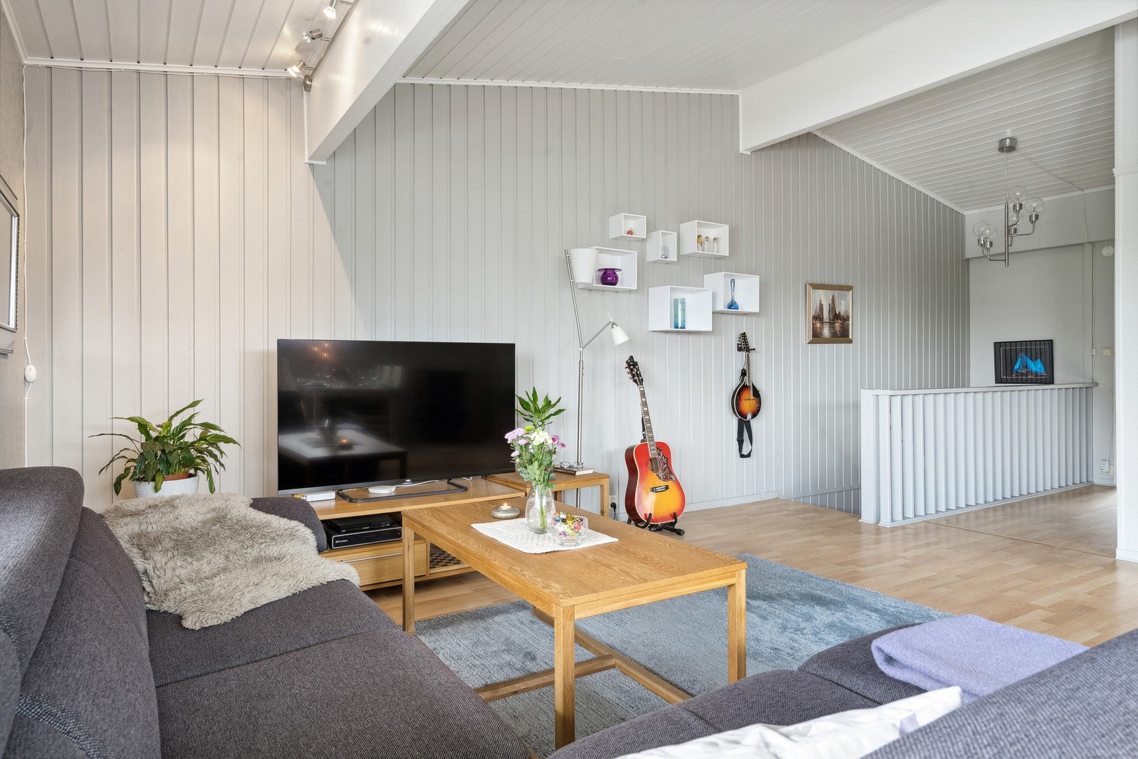 Trapp ned til husets underetasje i stue. Galleribilde