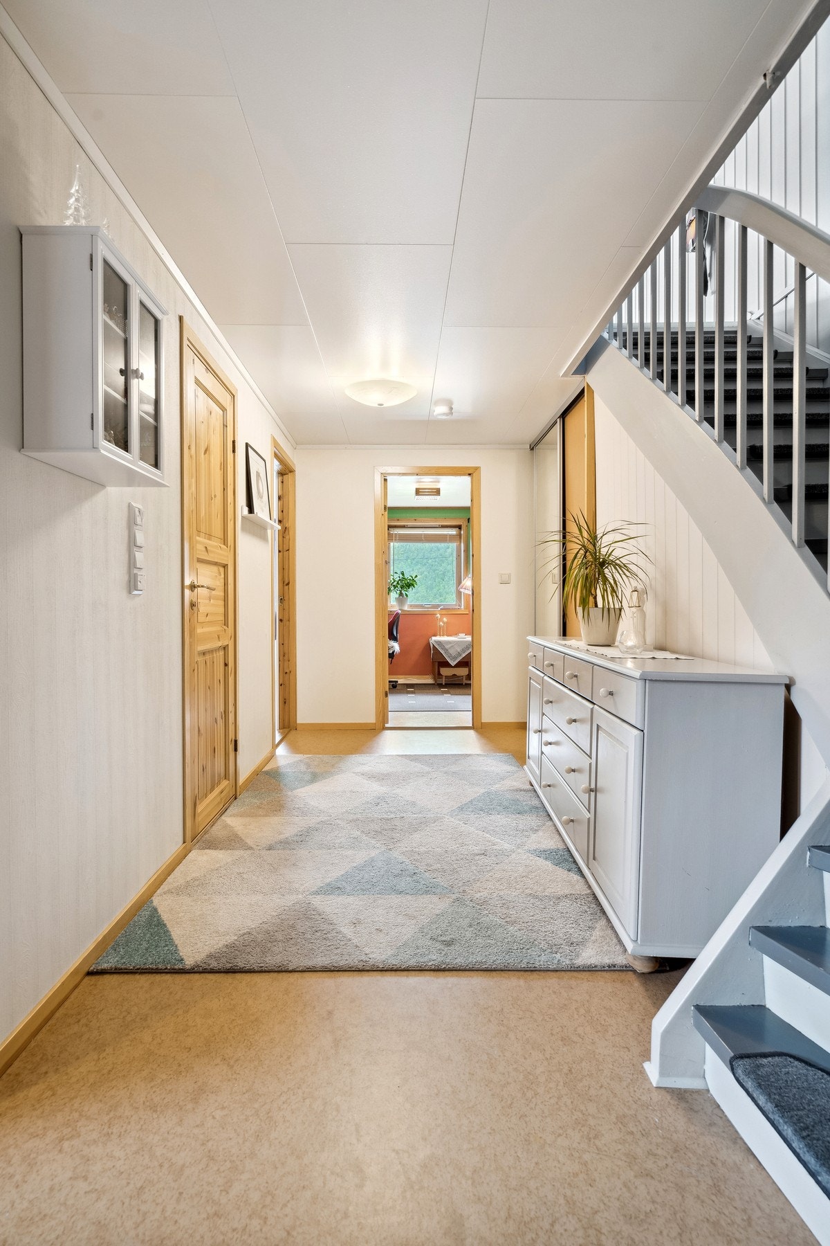 I husets underetasje er det blant annet flere soverom og bad. Galleribilde