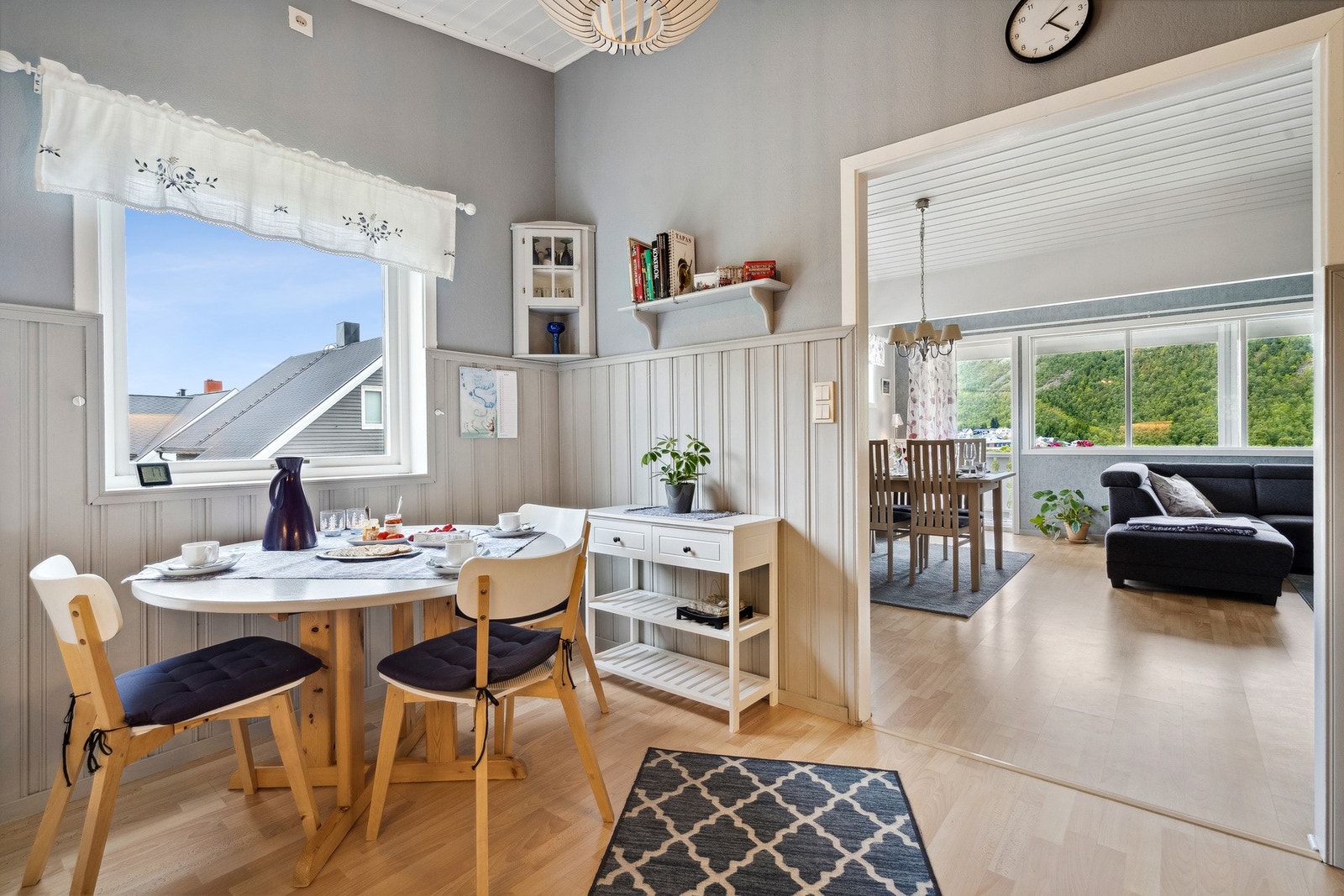 Luftig mellom kjøkken og stue. Galleribilde