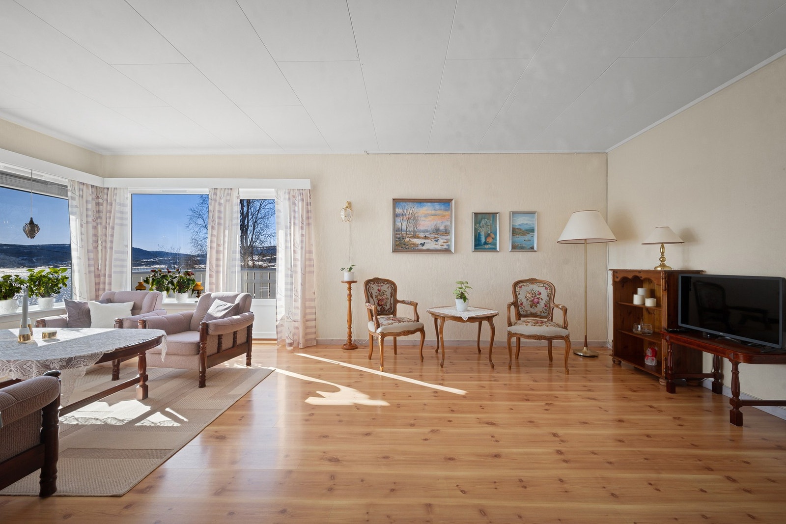 God plass til flere soner i stuen Galleribilde