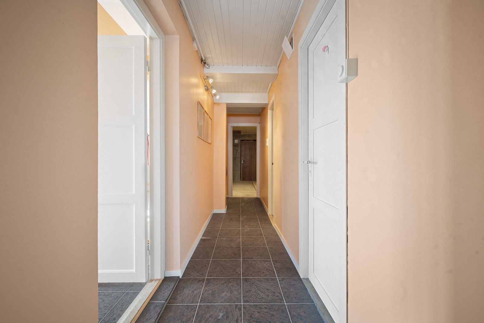 Gang i underetasjen Galleribilde