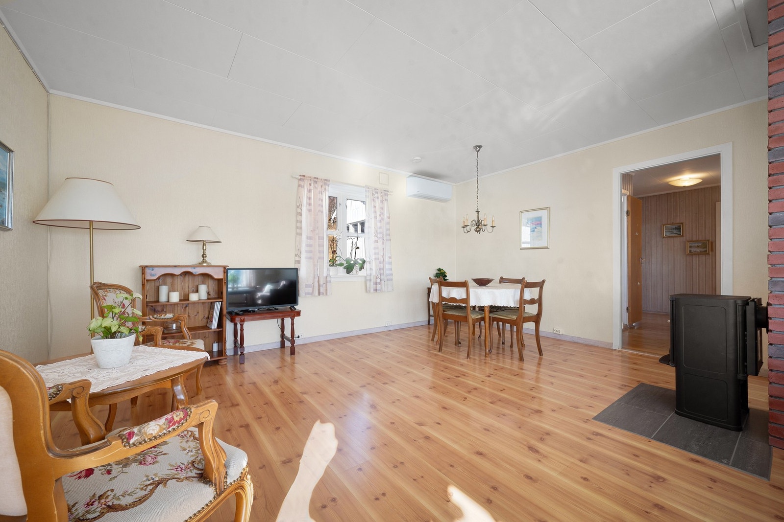 Nyere varmepumpe luft til luft bidrar til lavere strømutgifter Galleribilde