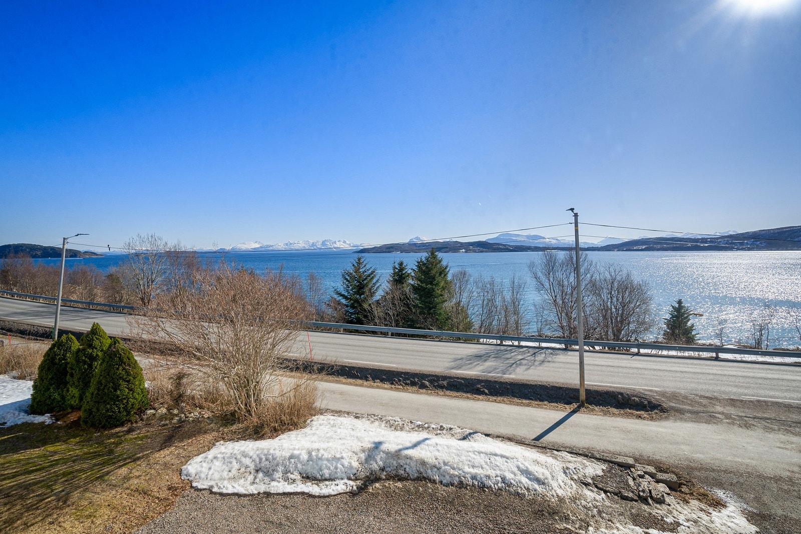 Panoramautsikt utover hav og fjell! Landlig beliggenhet men sentrumsnært Galleribilde