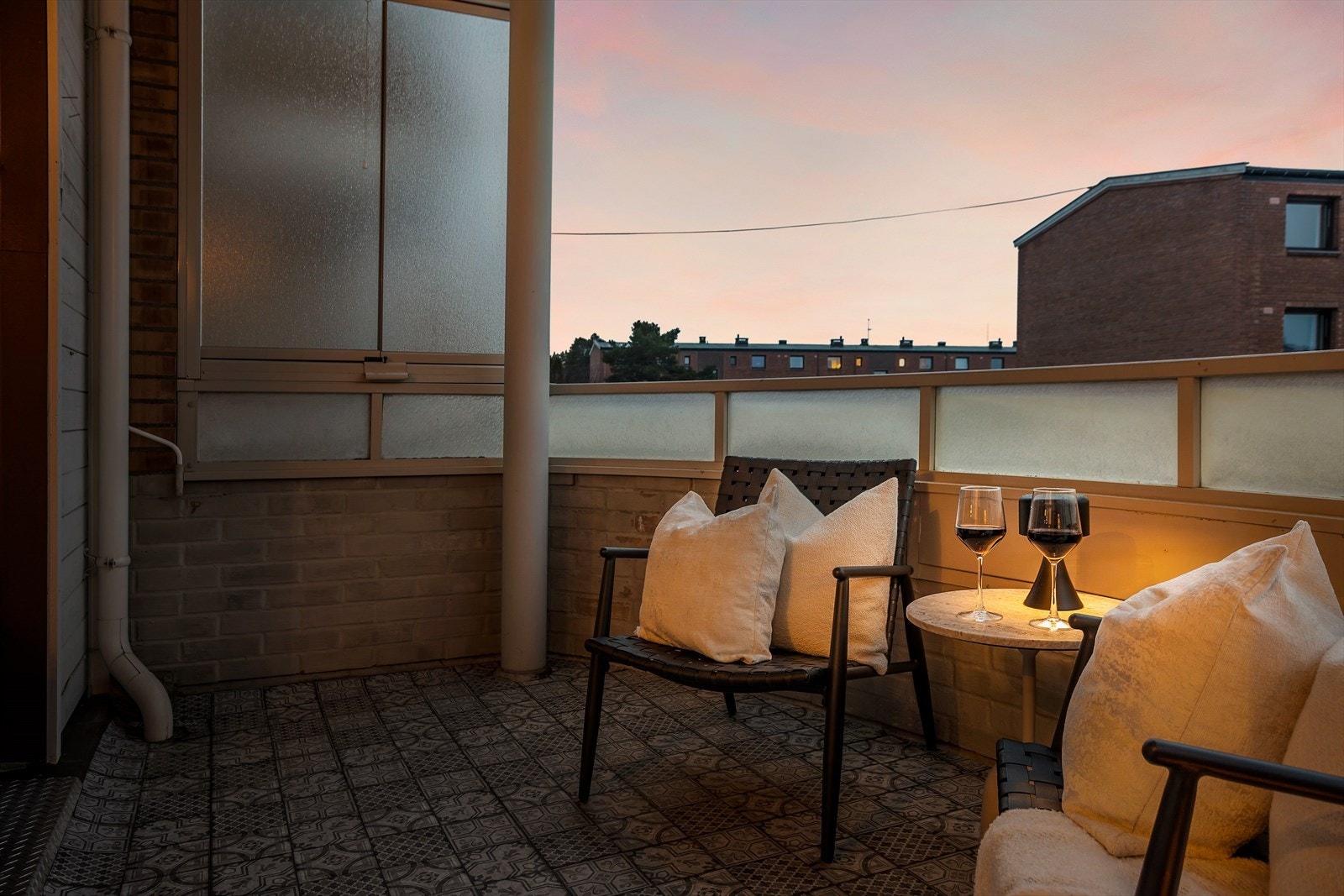 God plass til utemøbler og grill. Galleribilde