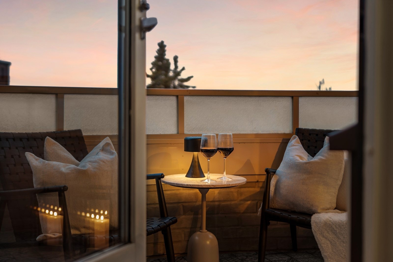 Vestvendt balkong med herlige solforhold. Her har man ettermiddag og kveldssolen. Galleribilde