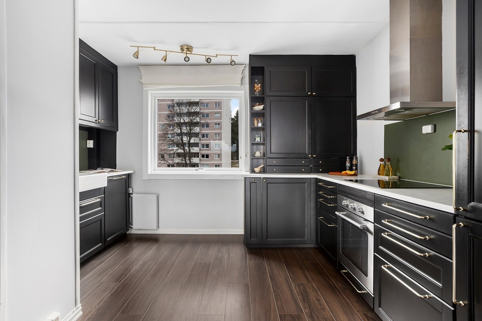 Her har man godt med skap- og benkeplass. Galleribilde