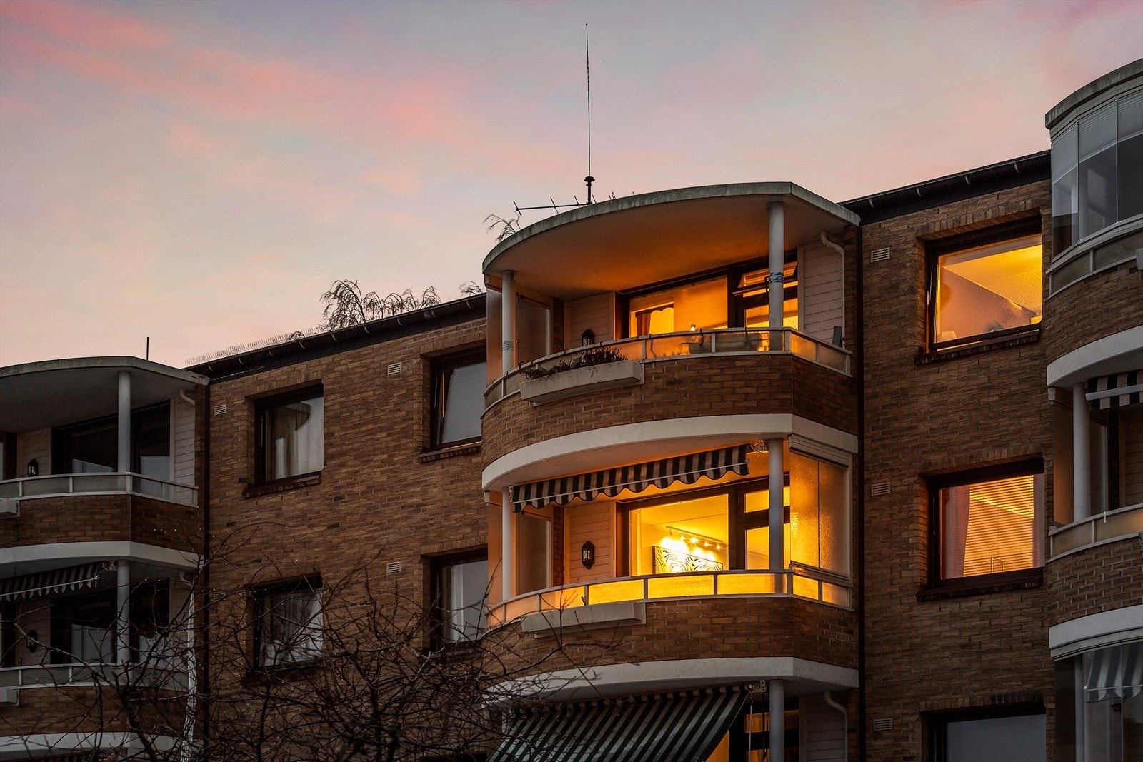 Leiligheten ligger fint til i byggets 3. etasje. Galleribilde