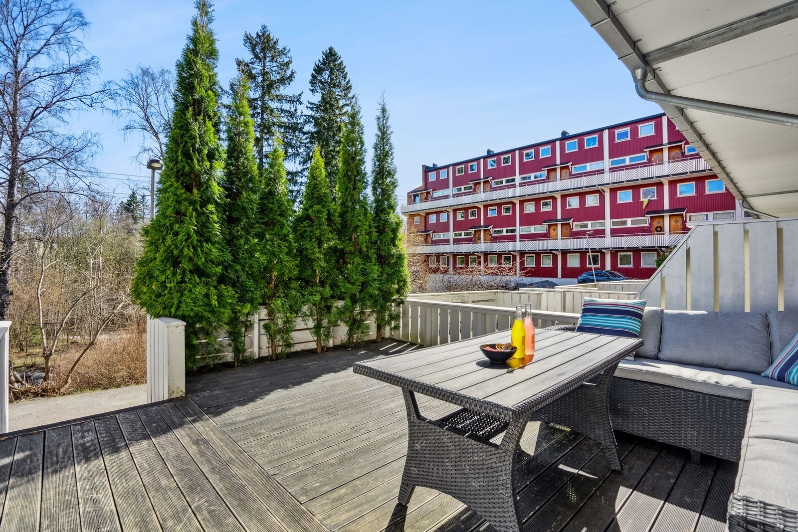Her er det god plass til utemøbler og grill. Galleribilde