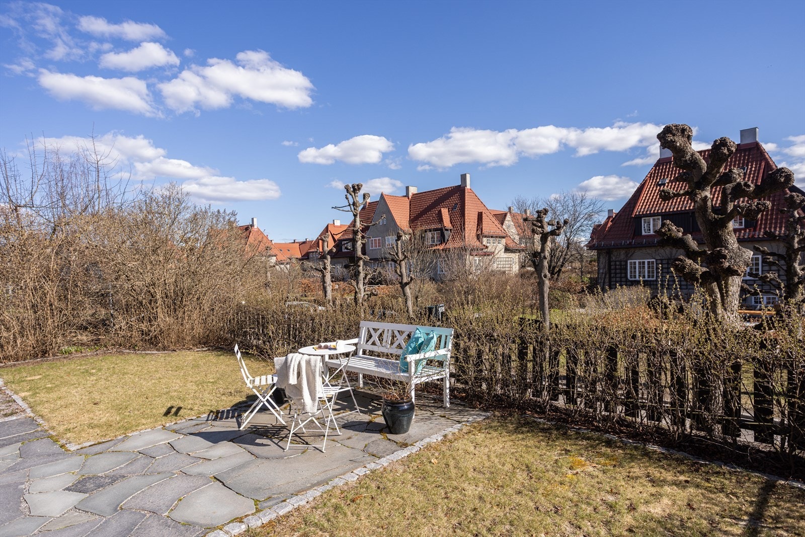 Beliggenheten er rolig og barnevennlig med ankomst via bilfri kvartalsvei. Galleribilde