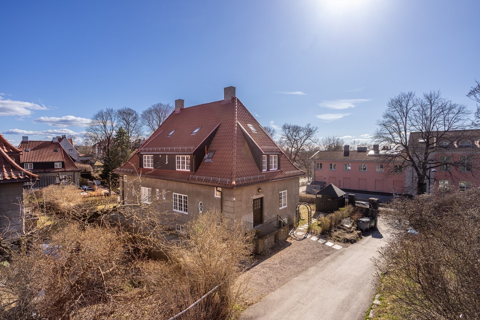 En svært hyggelig hagebyleilighet med svært god intern beliggenhet nær Damplassen og Minneparken. Galleribilde