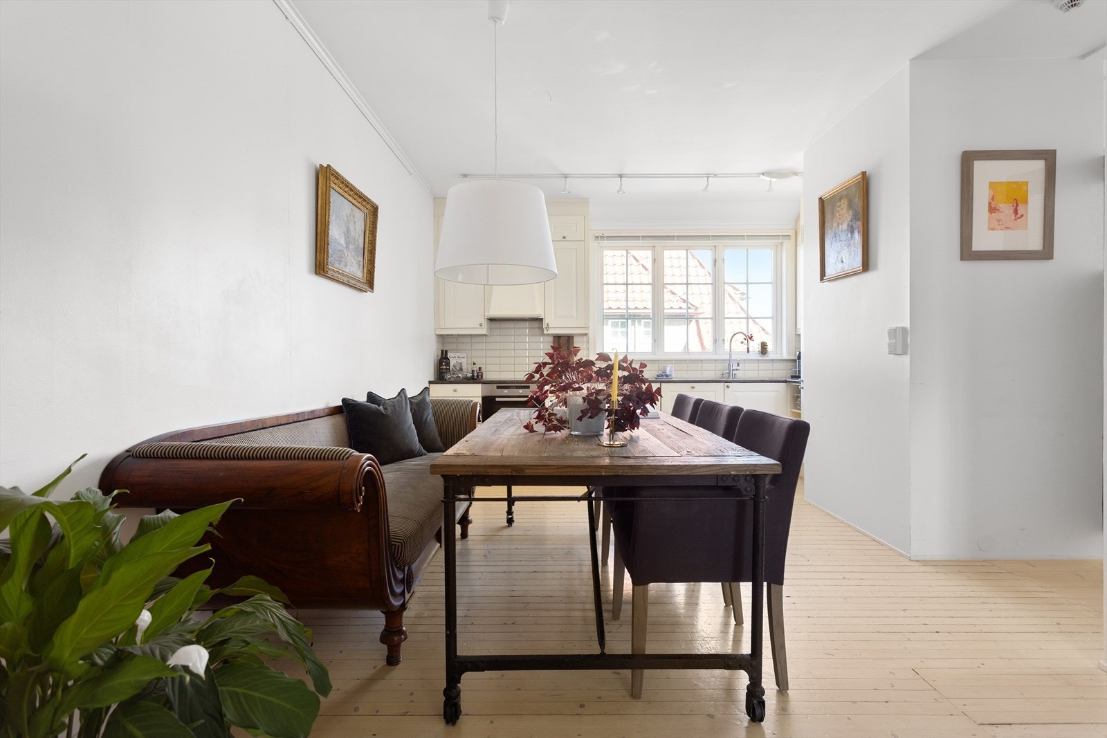 Kjøkkenet har en klassisk og tidløs innredning fra Sigdal som var ny i 2007. Galleribilde