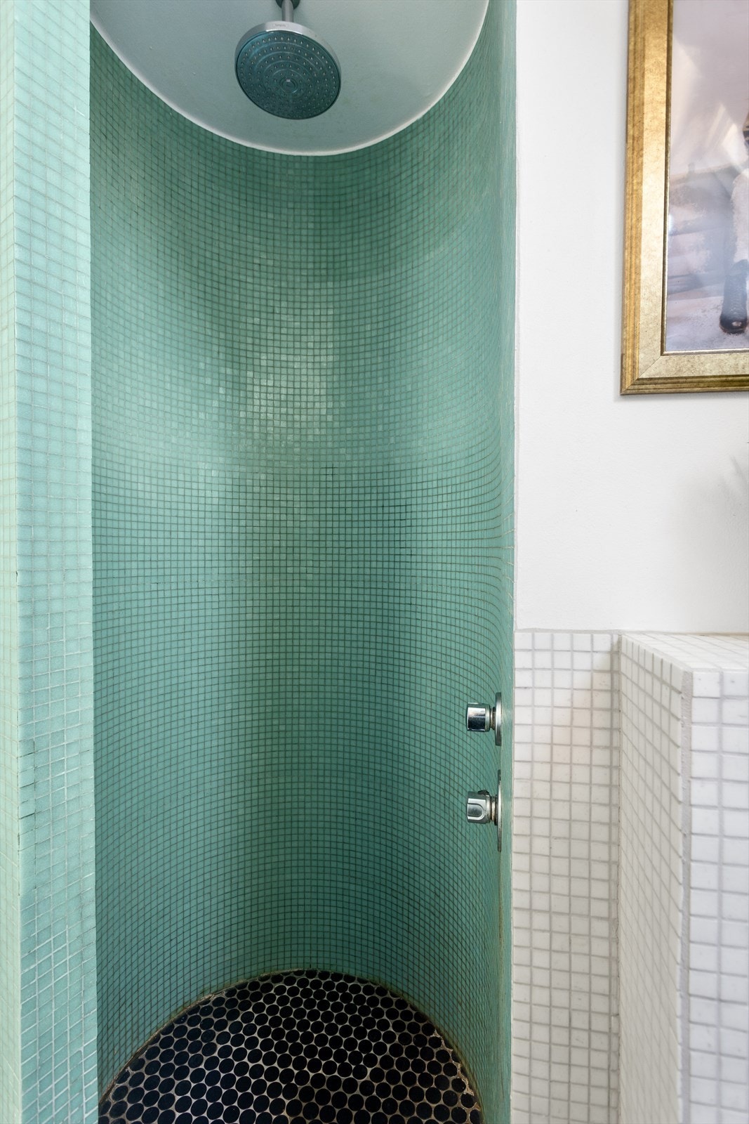 Badet ligger i fin tilknytning til soverommene. Galleribilde