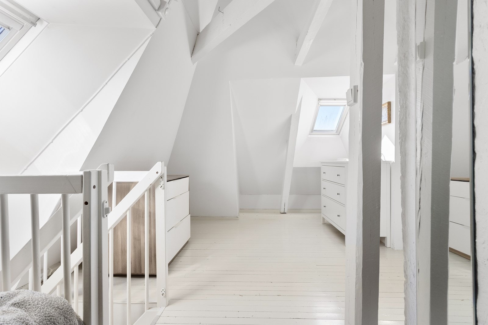 Allrommet kan fint benyttes til både ekstra lagring og er i tillegg et hyggelig sted å trekke seg tilbake på. Her er det mange muligheter. Galleribilde