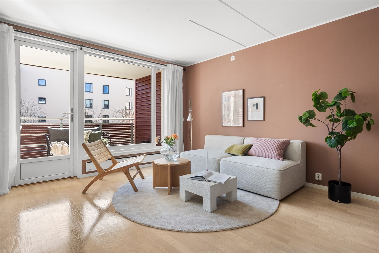 Dette er en pen 2-roms leilighet beliggende i et sentralt og populært boligområde på Vestparken i Lørenskog kommune. Galleribilde