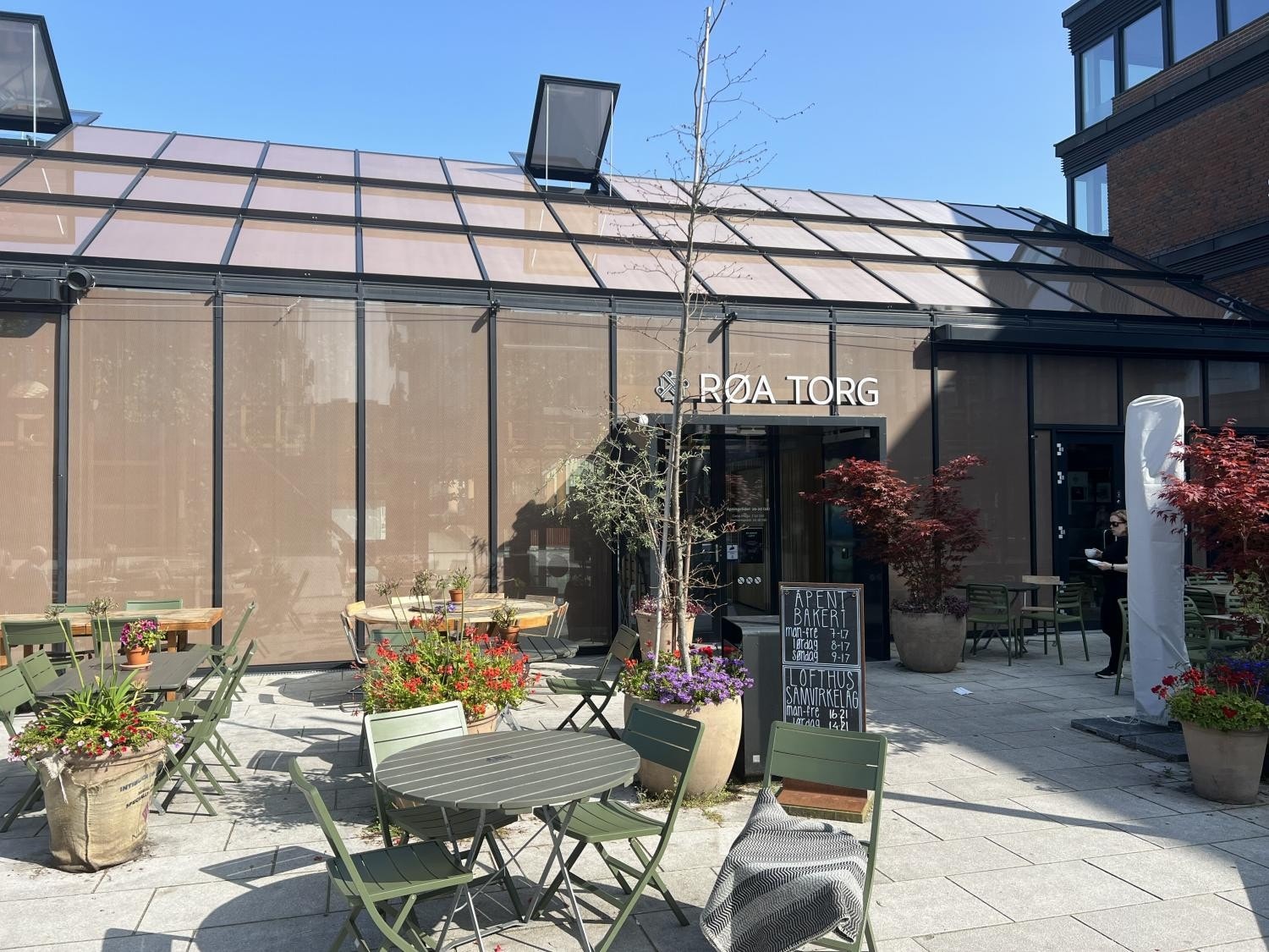 Kort vei til Røa Sentrum med stort vareutvalg Galleribilde