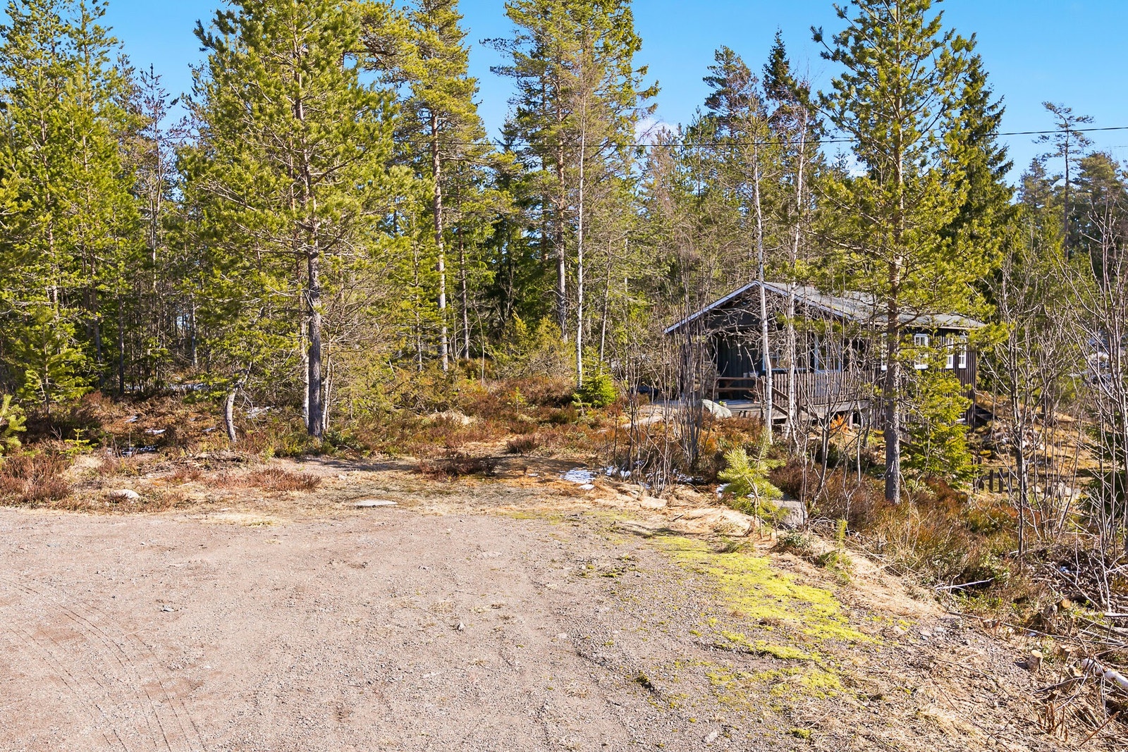 Parkering like ved hytta. Galleribilde