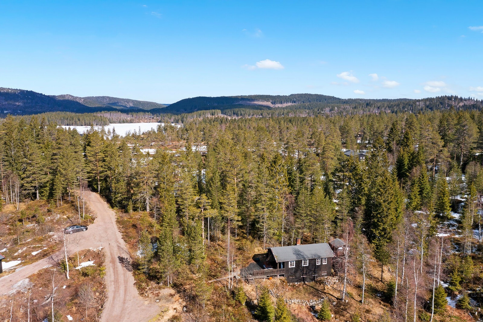 Her er det flust av fine turområder rett på utsiden av døra. Vinterstid byr området på flotte opparbeidede løyper. Galleribilde