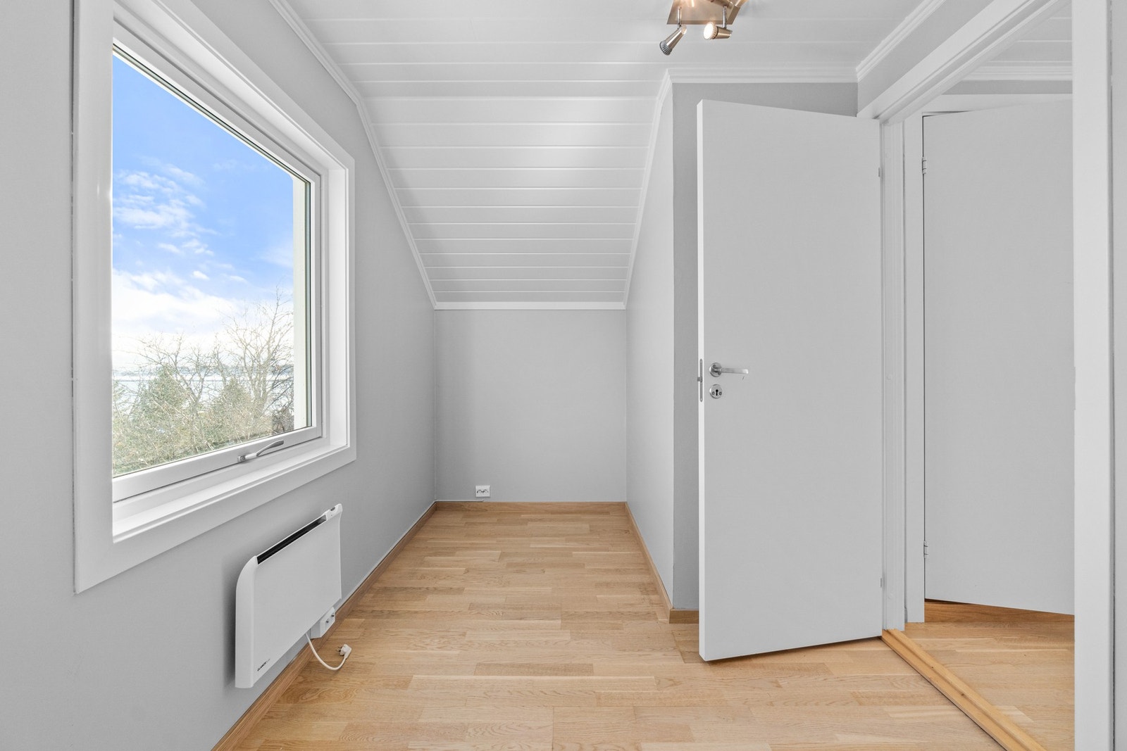 Det andre soverommet vender mot øst og fungerer fint som et gjesterom. Galleribilde