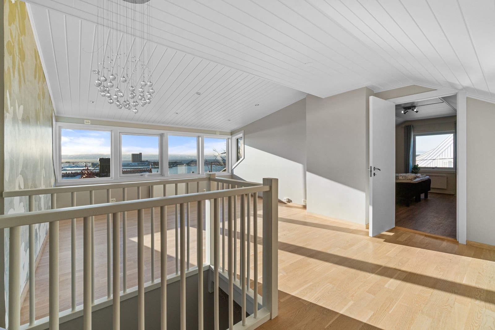 I 3.etasje er det en loftstue, to soverom og ett bad. Galleribilde