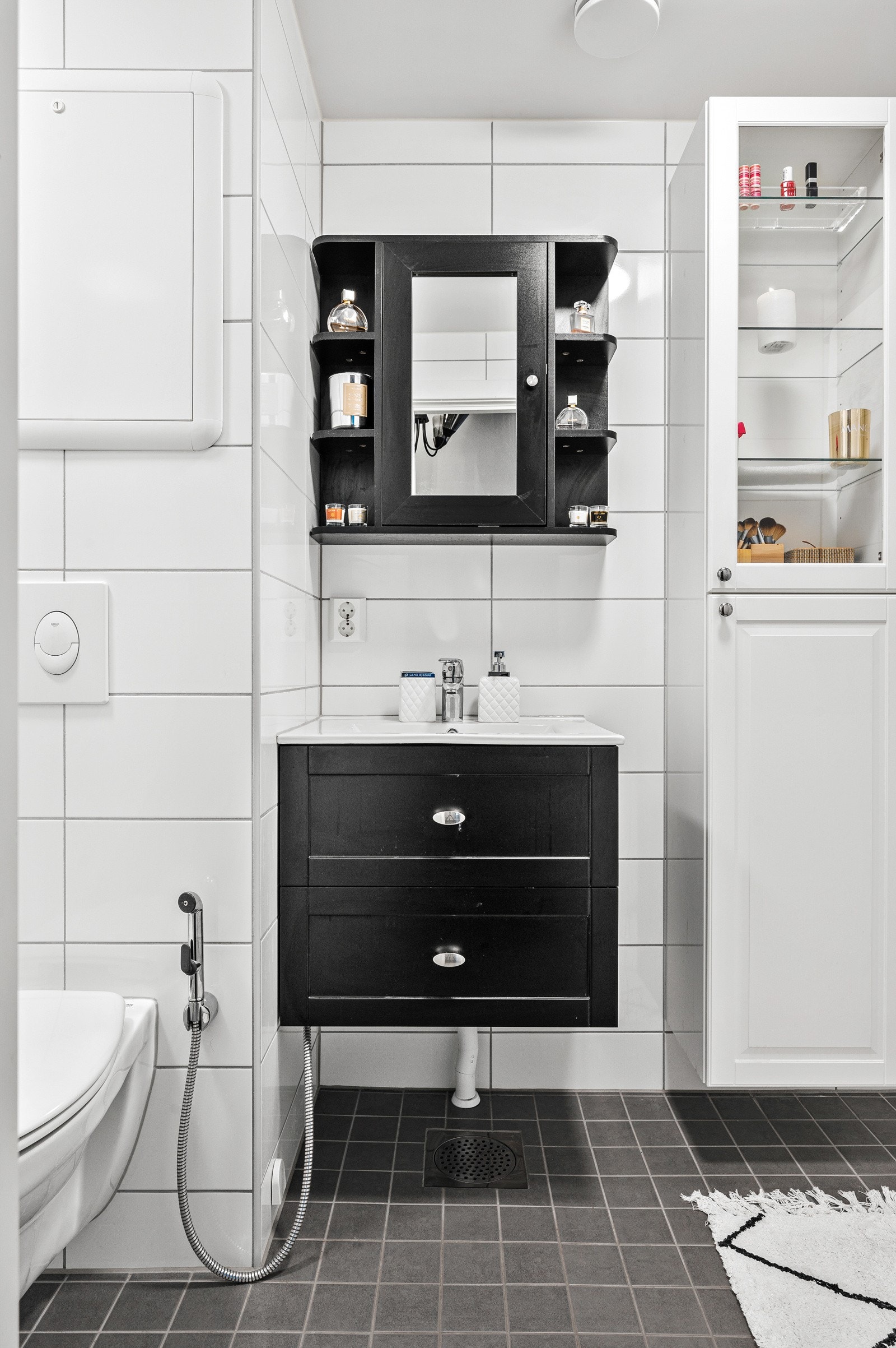 Pent bad for 2022. Badet har fliser på gulv med varmekabler. Galleribilde