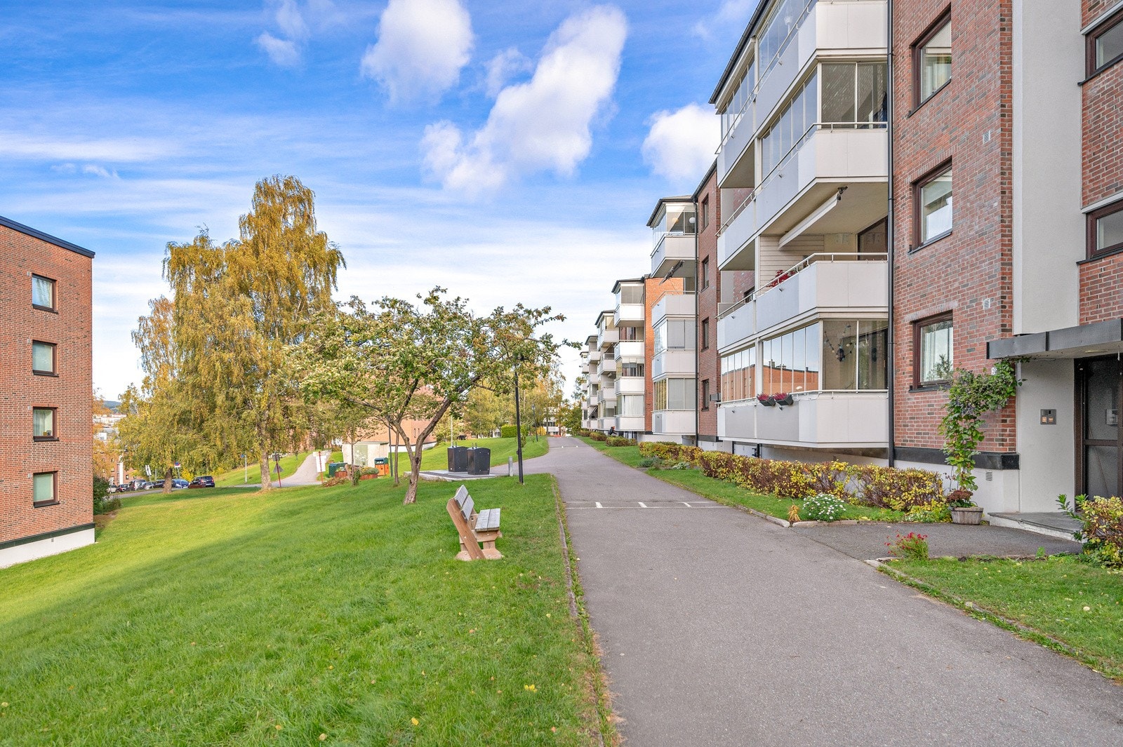 Kort avstand til barehager, skoler, kollektiv og butikker. Galleribilde