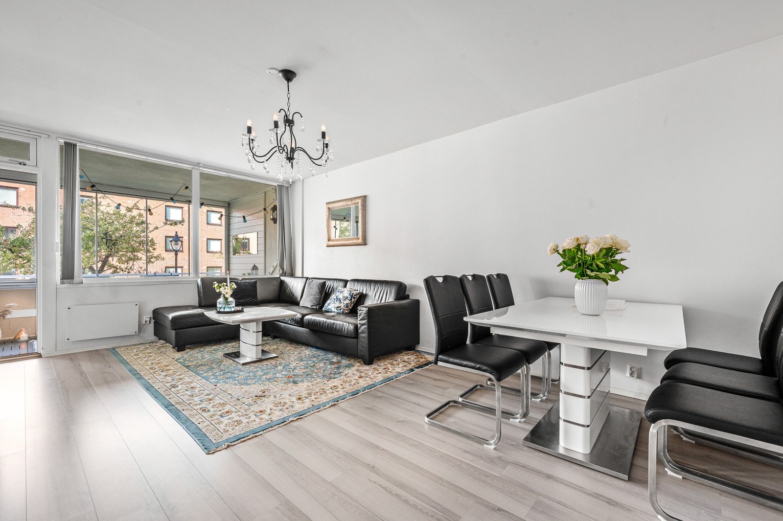 Innbydende 3-romsleilighet med innglasset balkong | Kjøkken fra 2020 og bad fra 2022 | Mulighet for leie av parkeringspl Galleribilde