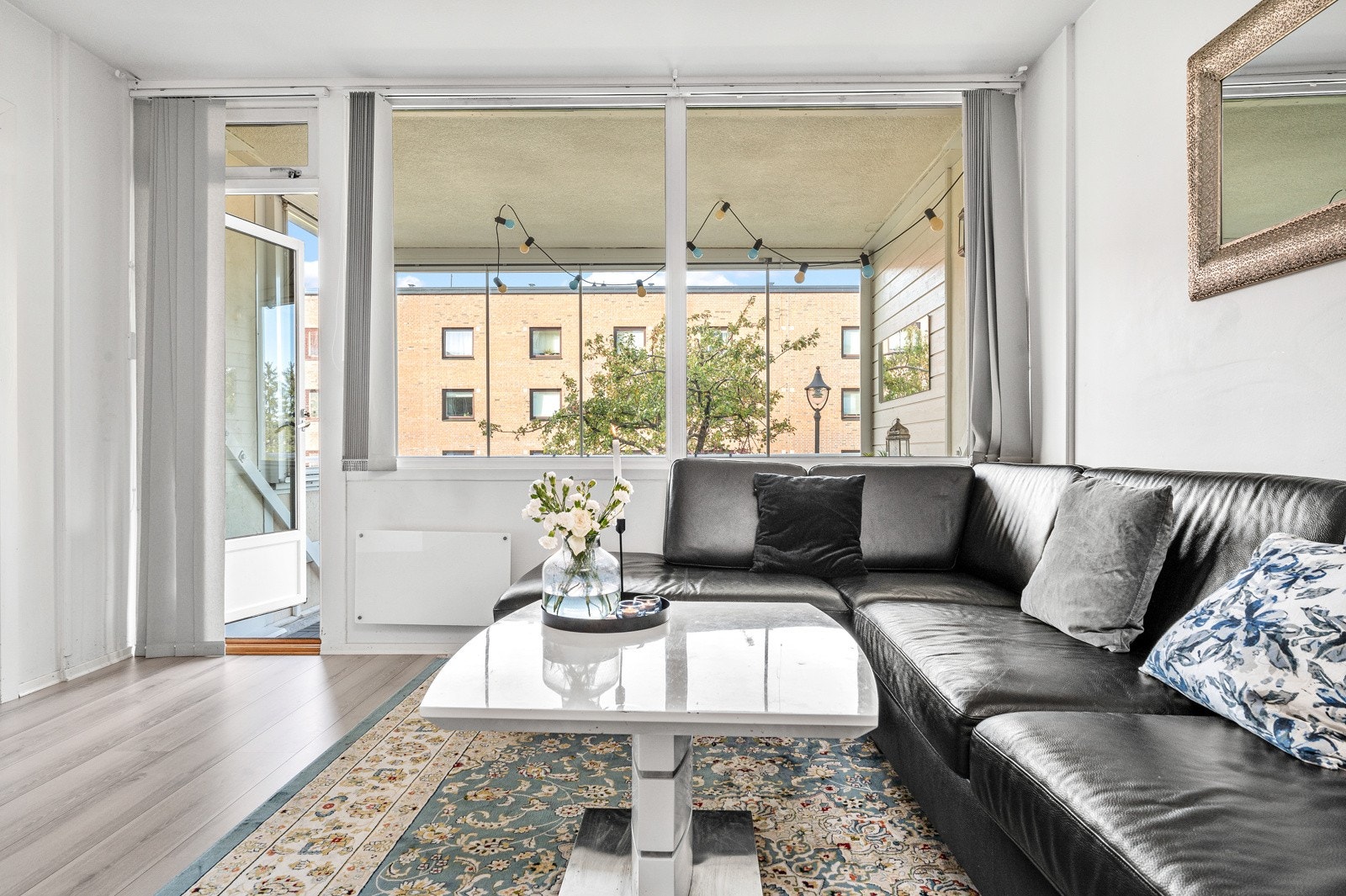 Herfra er det utsyn over hyggelig fellesarealer. Galleribilde