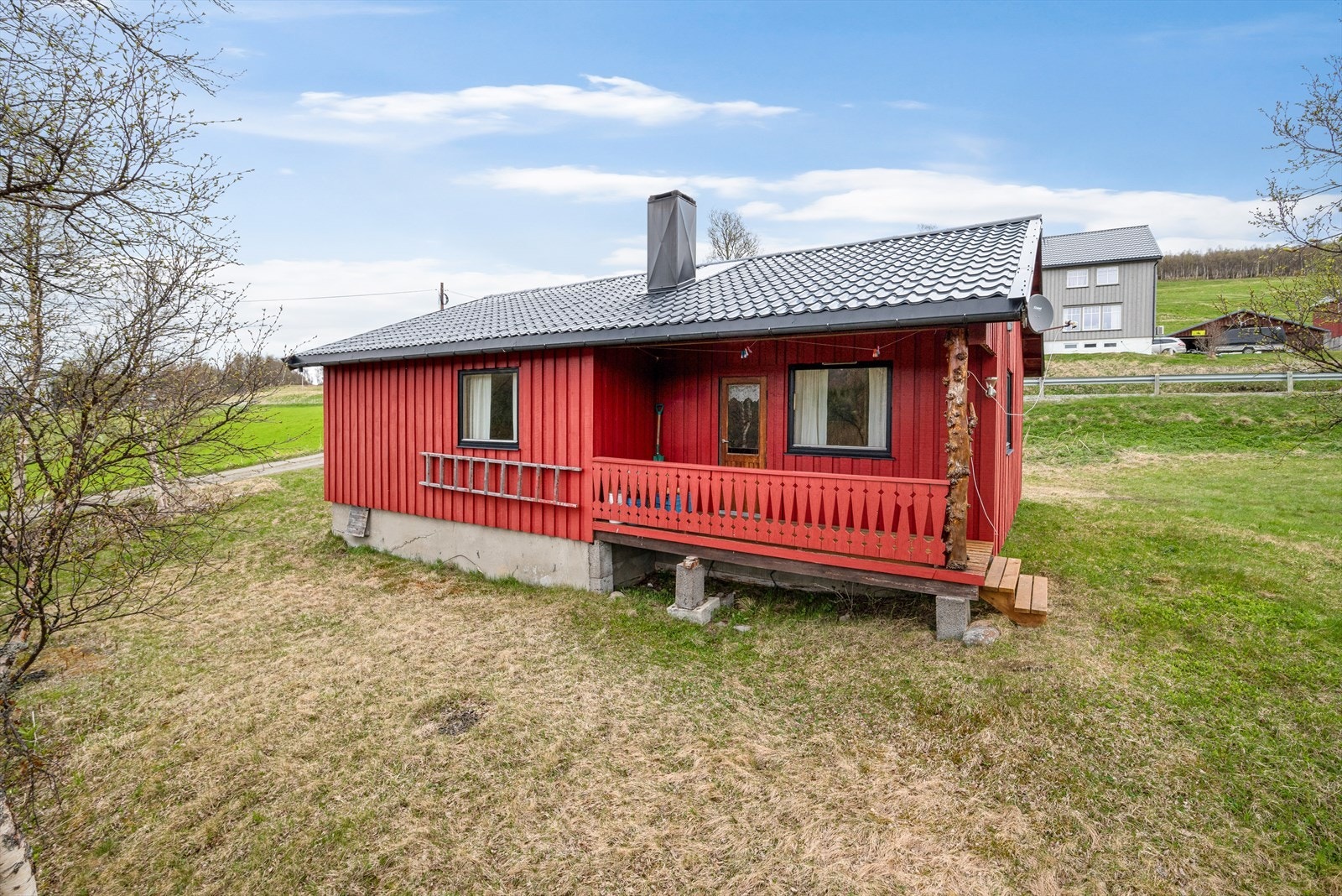 Omgivelsene er naturskjønne, med umiddelbar nærhet til flott turterreng som gir deg aktive feriedager året rundt. Galleribilde