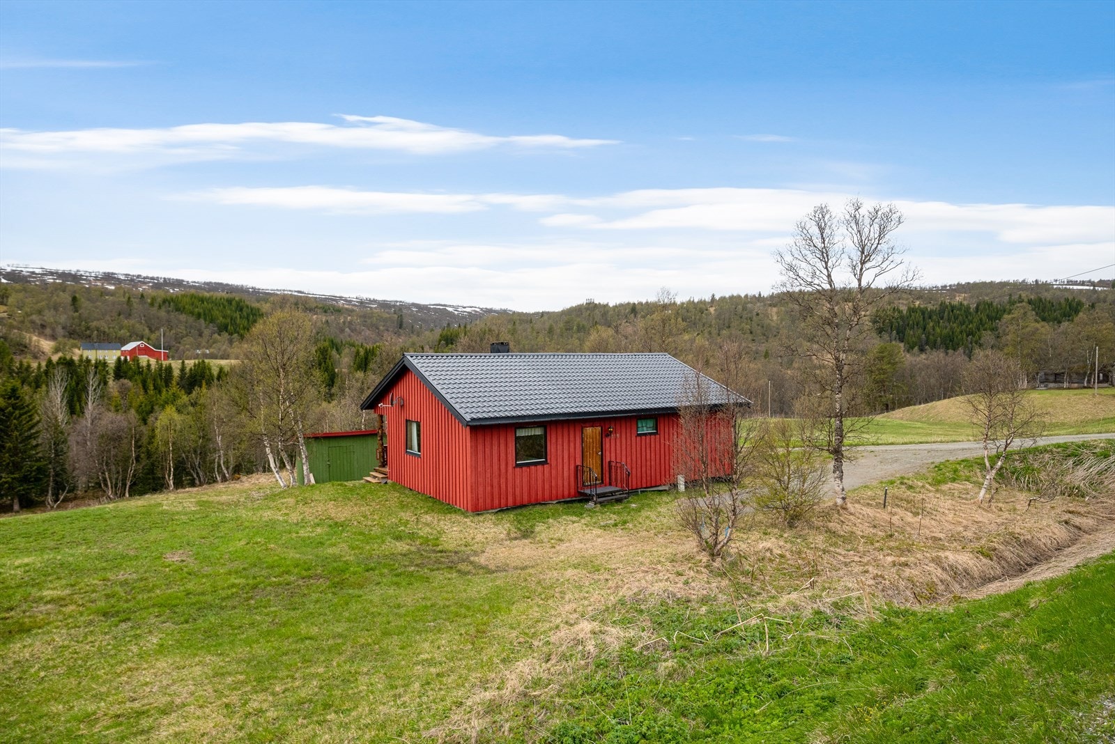 Velkommen til Hessedalsvegen 1119 - en koselig og tradisjonell fritidseiendom med alt på en flate. Galleribilde