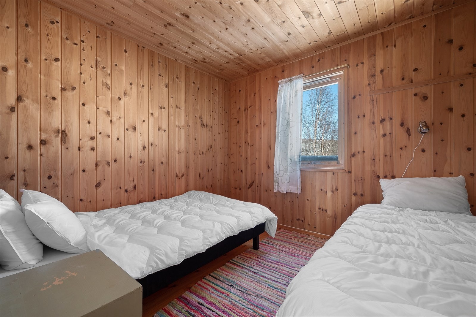 Soverommene har til sammen syv sengeplasser, så her er det gode muligheter for å ta med seg gjester på tur. Galleribilde