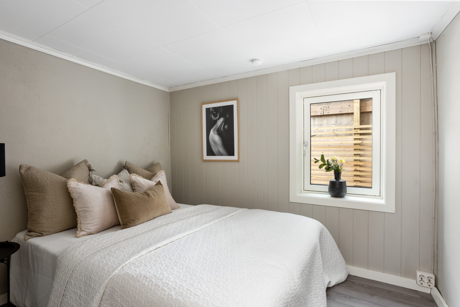 Soverom hvor det ble satt inn vindu i 2023. Galleribilde