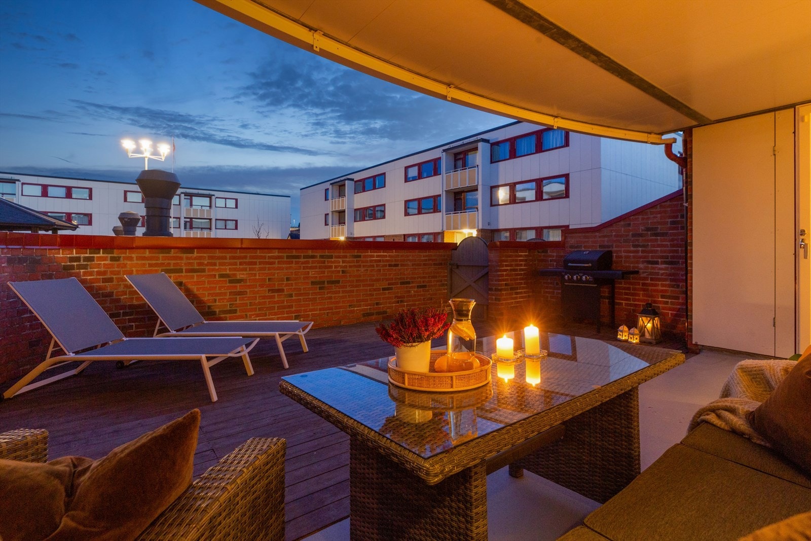 Terrassen passer utmerket til både stille stunder og store, sosiale sammenkomster. Galleribilde