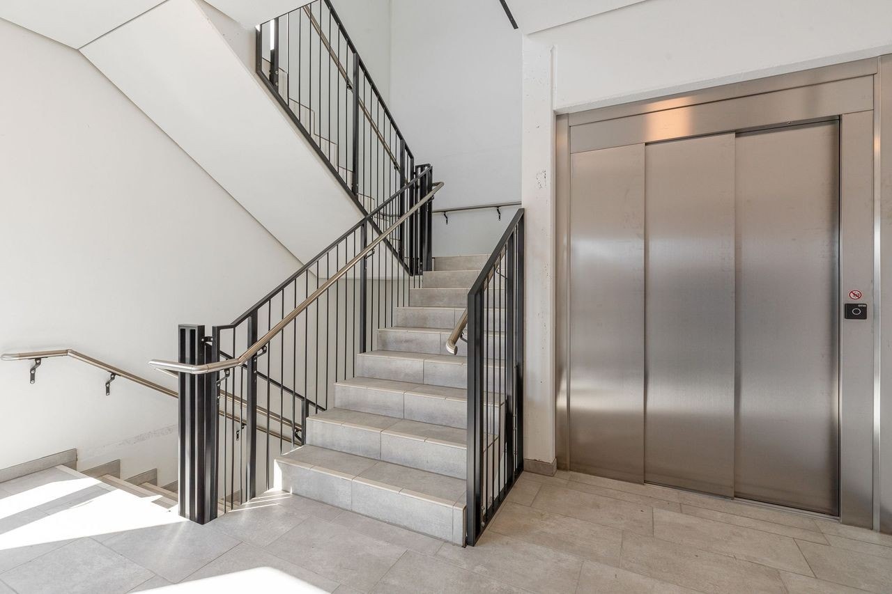 Heis som tar deg til boligens etasjeplan Galleribilde