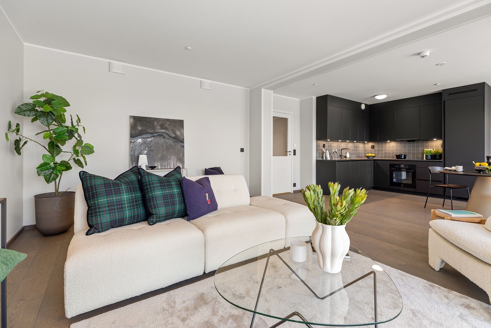 Det er mørk en stavs parkett i leiligheten Galleribilde