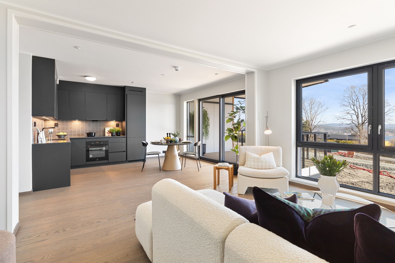 Leiligheten bærer preg av "urban" tilvalgspakke av høy kvalitet Galleribilde