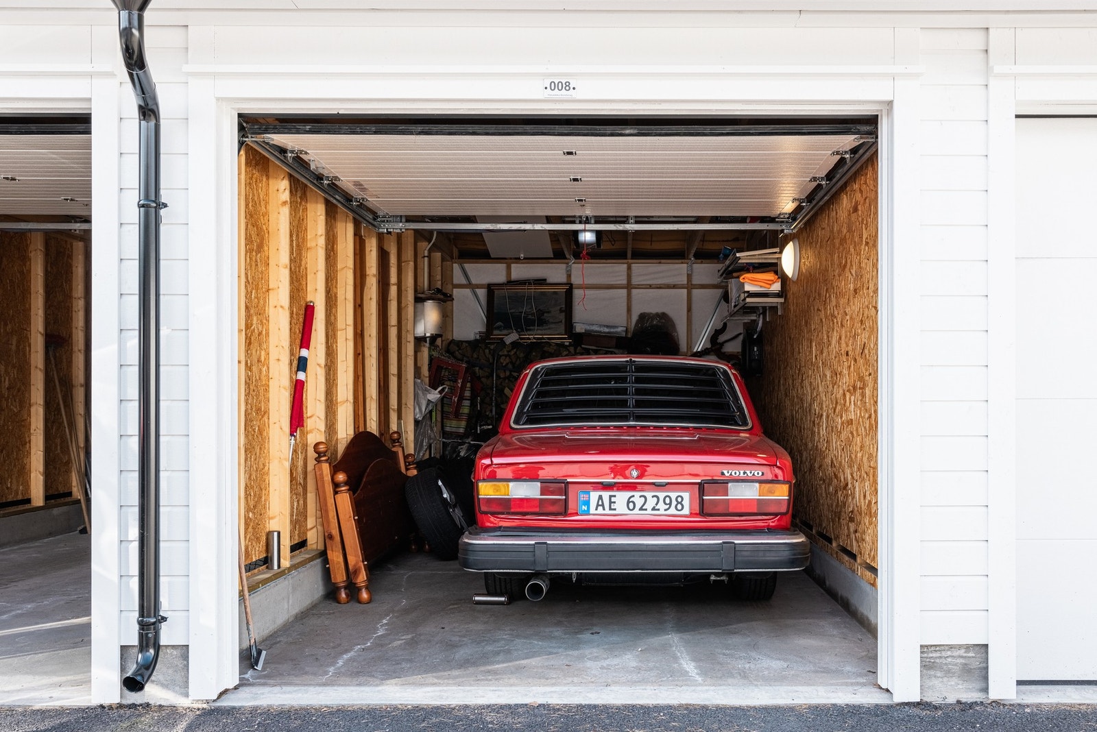 Én rekkegarasje med el-lading kan kjøpes for kr. 150.000,-. Galleribilde