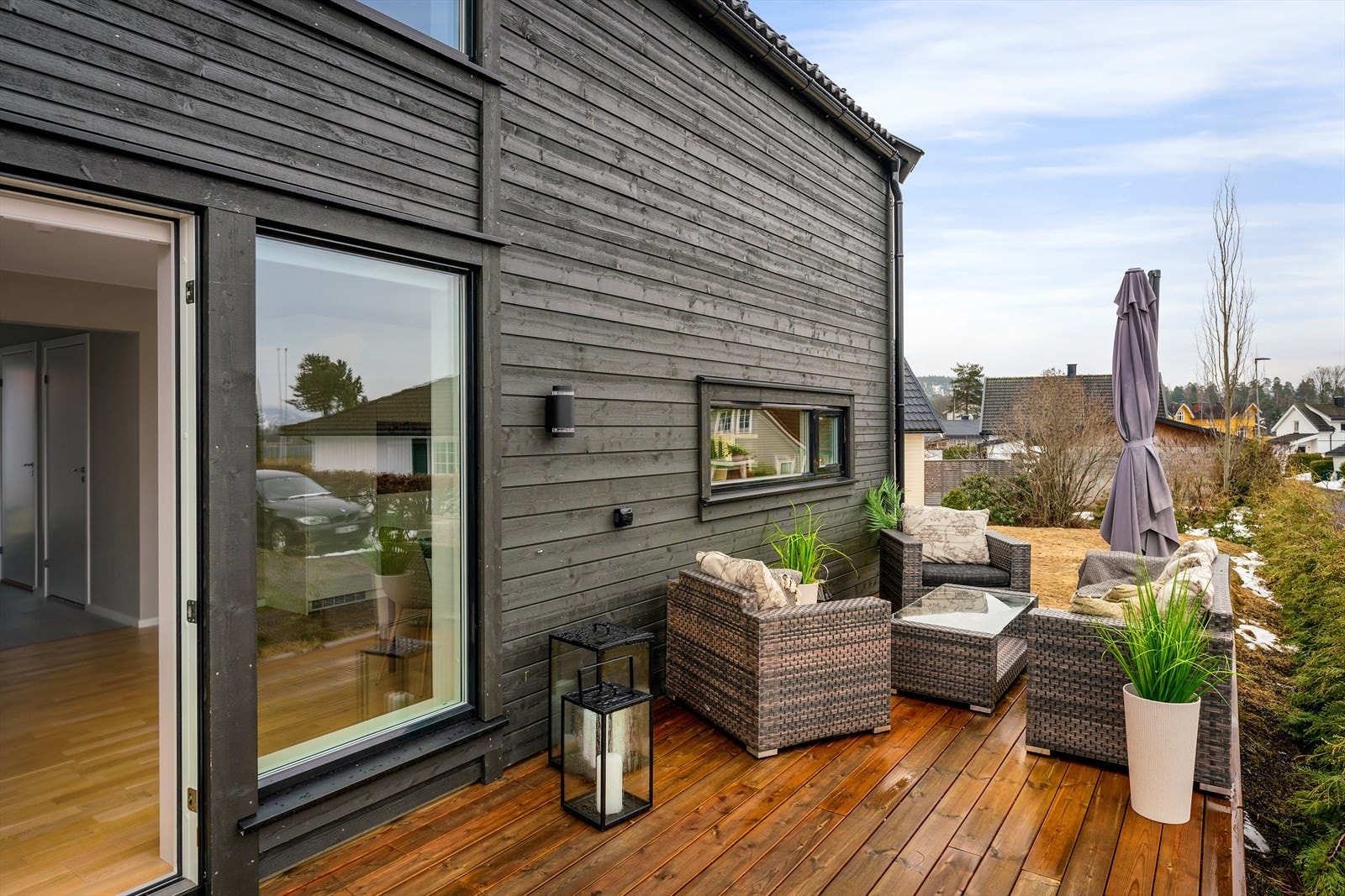 Fra stuen er det utgang til terrasse på 30 kvm. Galleribilde