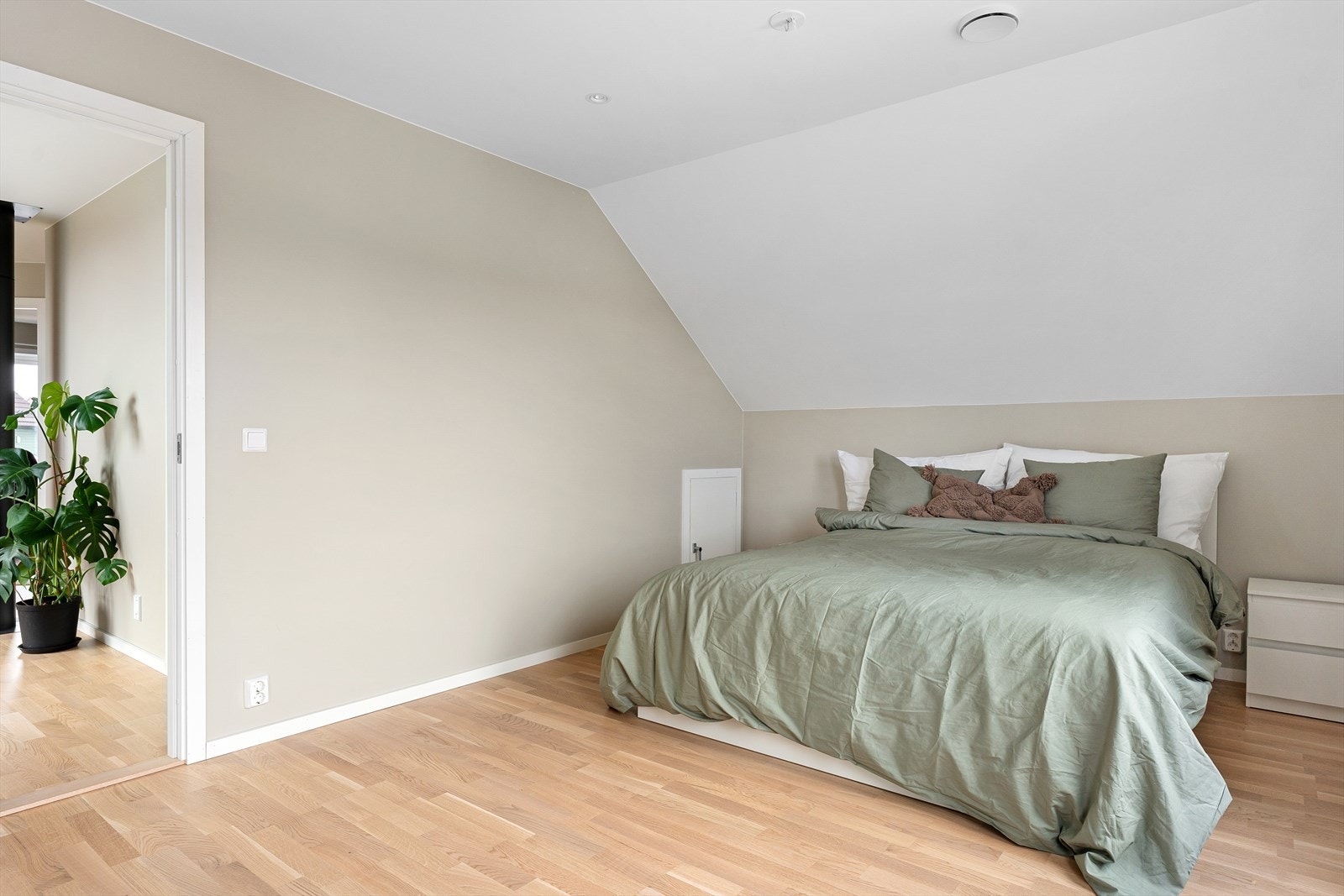 Boligen har totalt tre soverom, som alle ligger i denne etasjen. Galleribilde