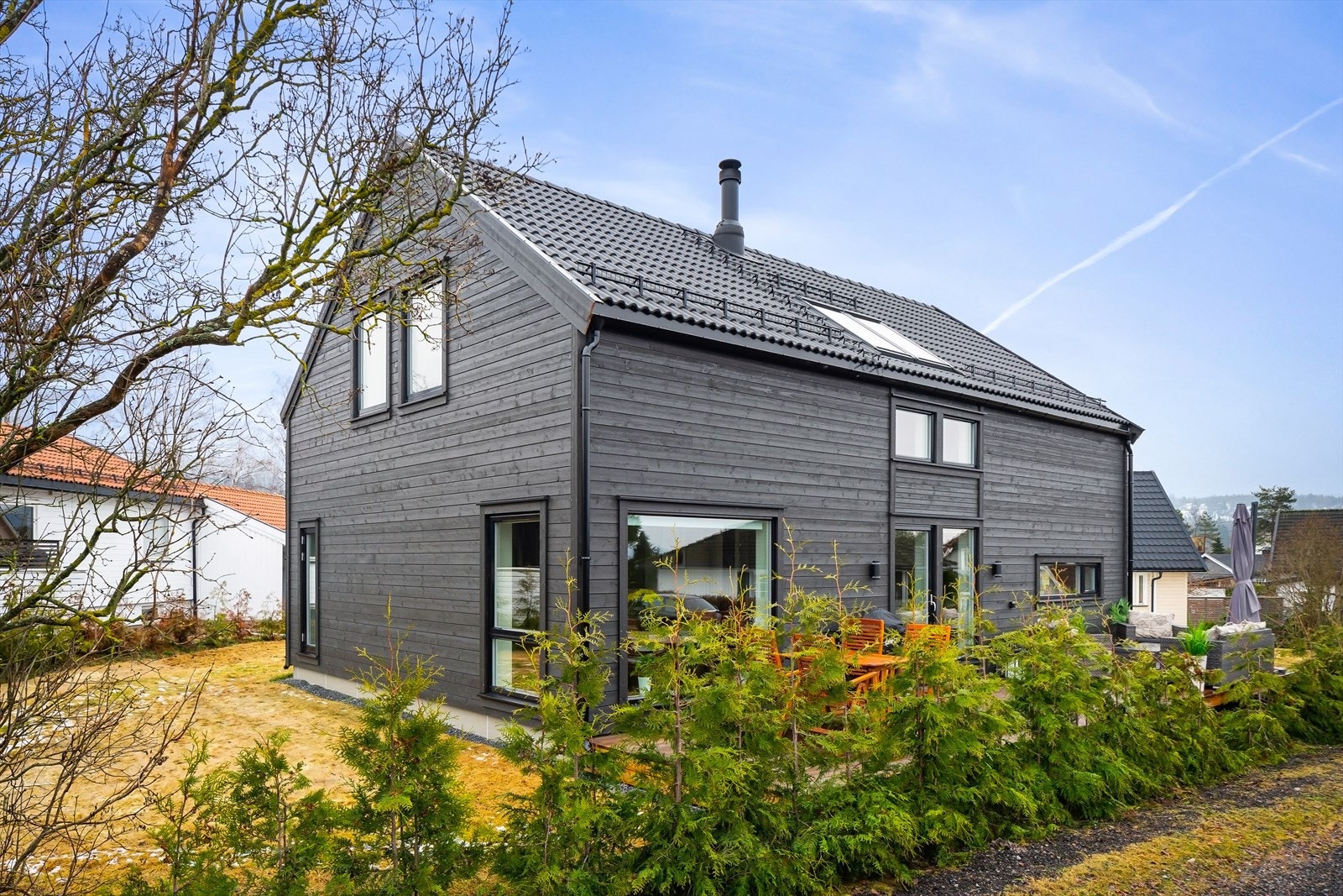 Det er plantet hekk mellom seksjon 1 og 2. Galleribilde