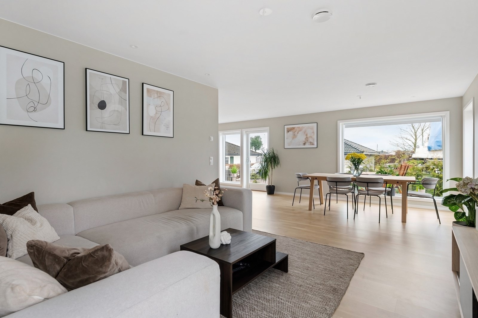 Boligen har god standard på innredninger, overflater og utstyr. Galleribilde