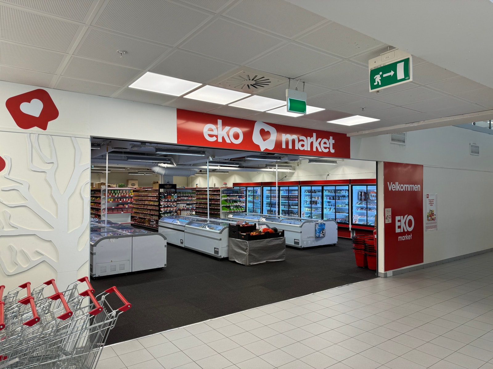 EkoMarket — butikkkjeden selger varer i fra hele Øst-Europa som en kanskje ikke finner i en vanlig dagligvarebutikk. Populær blandt våre nye landsmenn, og også for oss som har lyst å utforske nye varer og smaker. Galleribilde