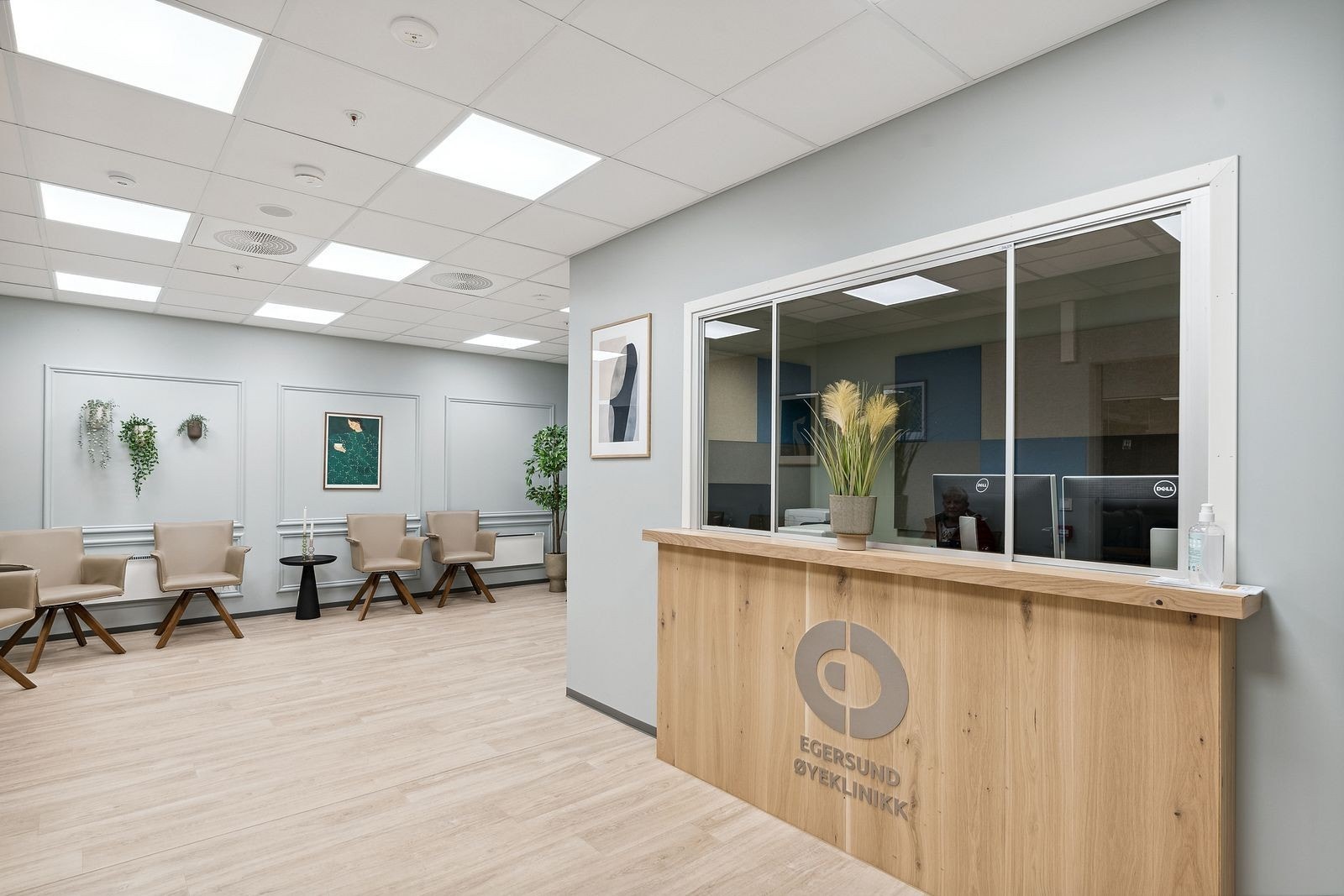 Egersund Øyeklinikk holder også til i denne etasjen Galleribilde