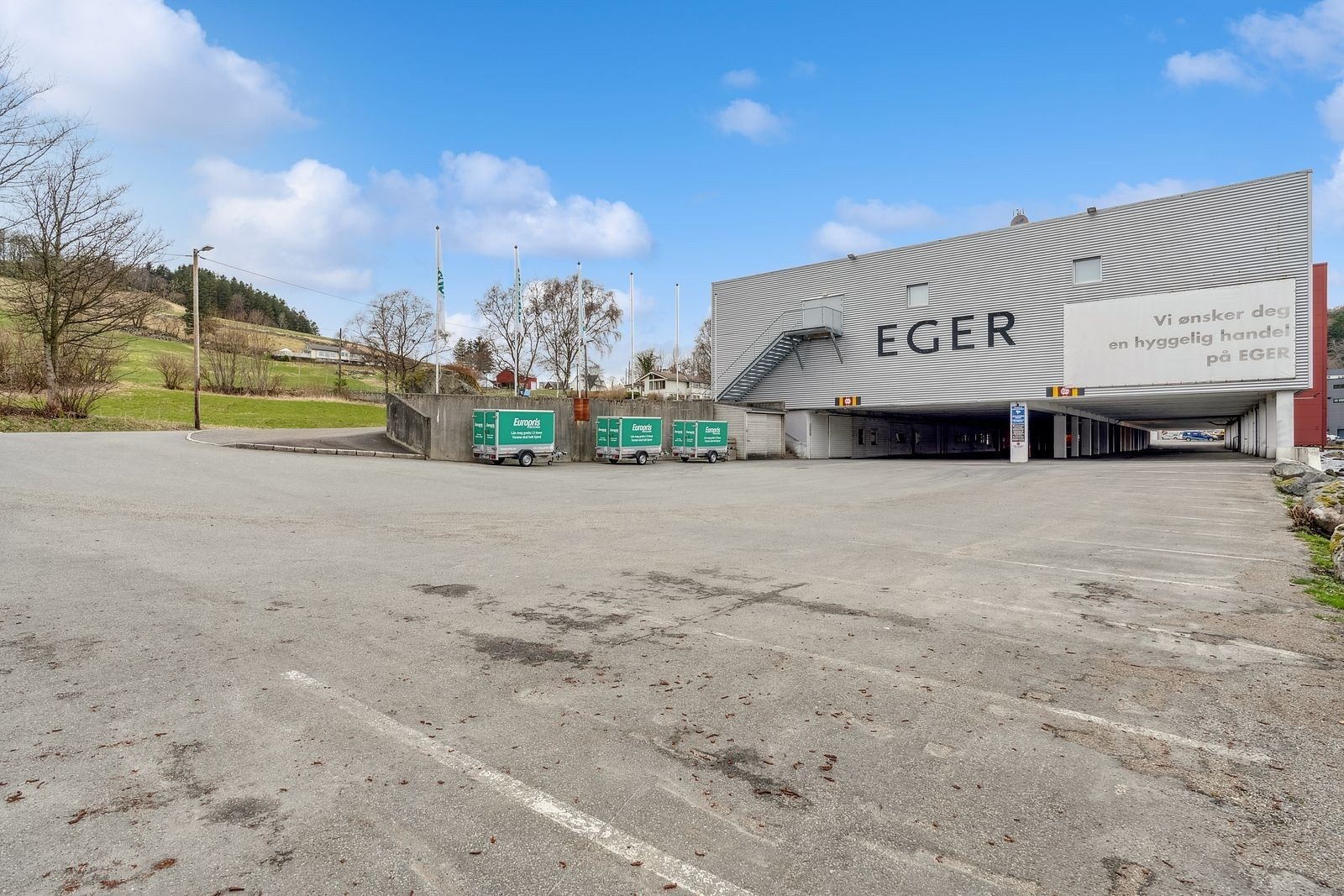 Parkeringsanlegg ute og inne (130 parkeringsplasser) Galleribilde