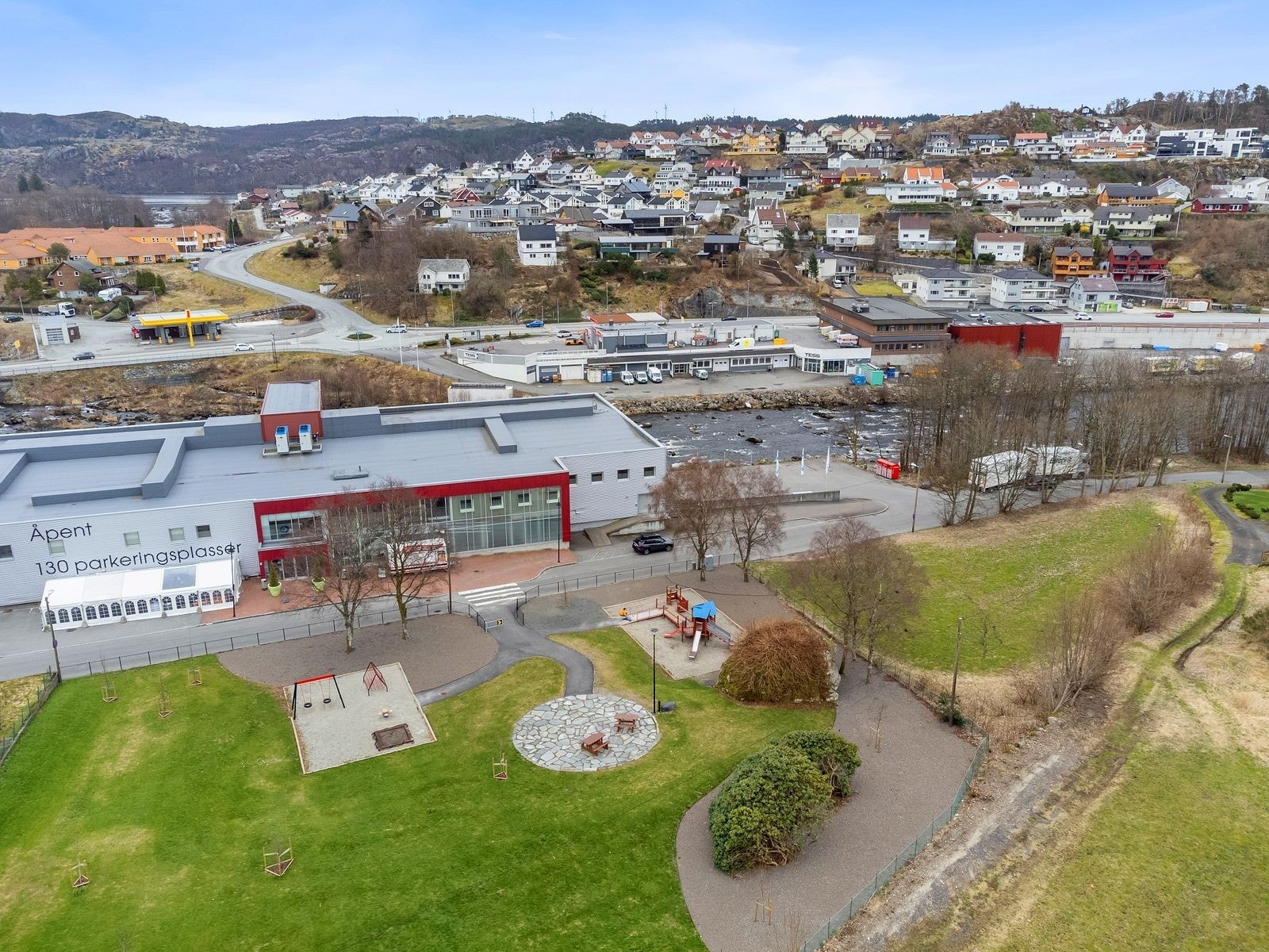 Nytt lekeområde er lagt opp like ved inngang Galleribilde