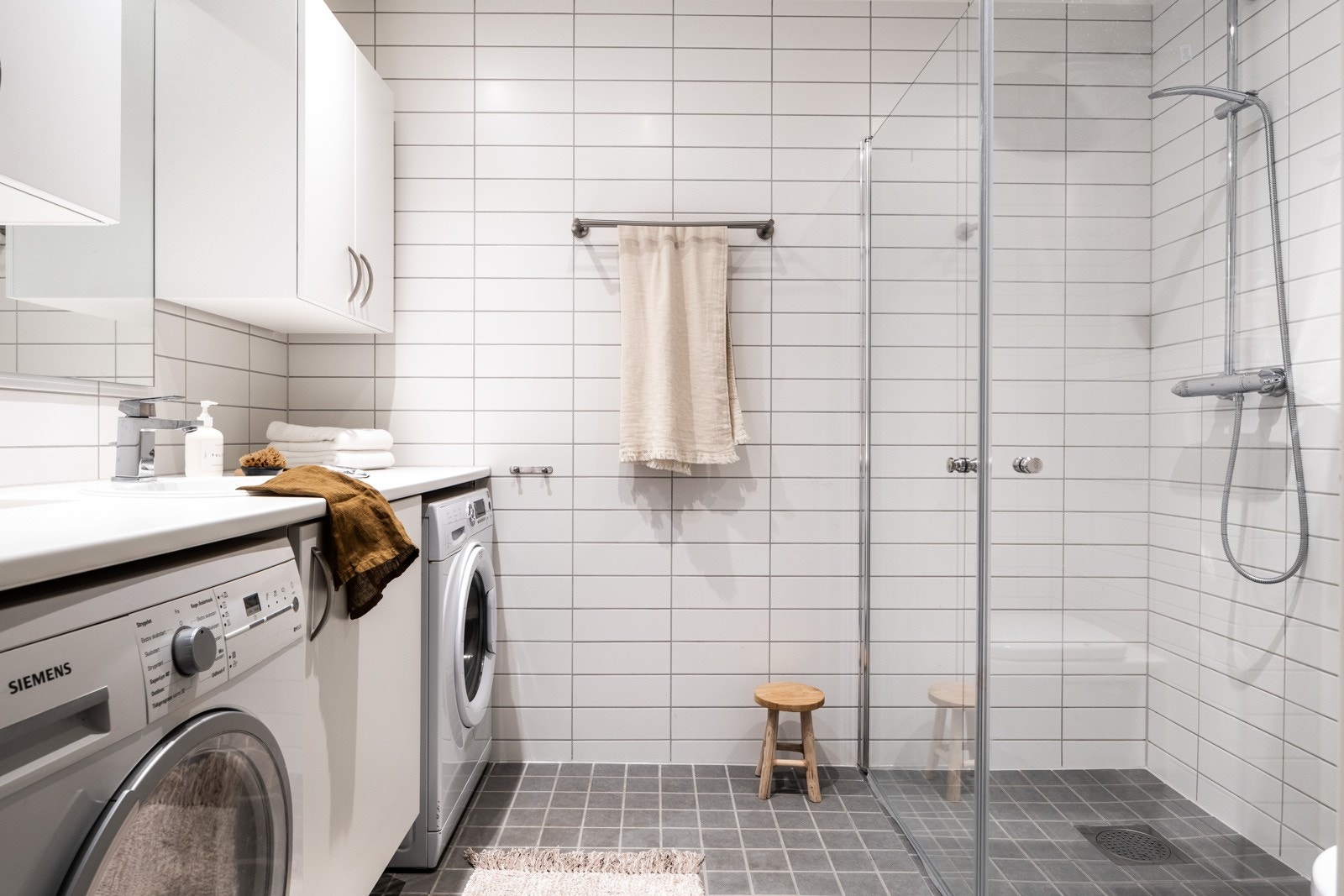 Helfliset bad fra byggeåret 2017 med gulvvarme. Galleribilde