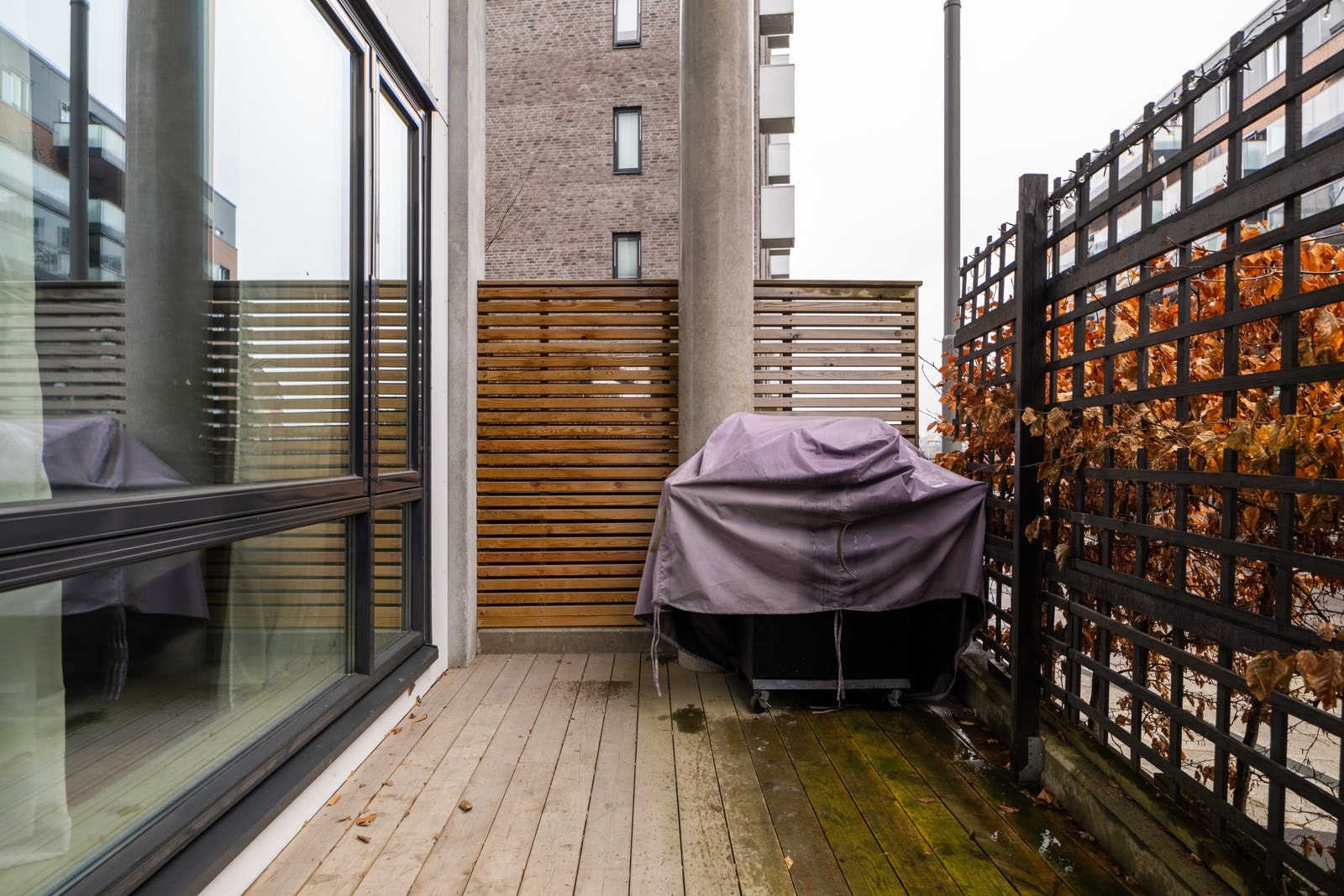 Attraktiv 2-roms med stor markterrasse, god standard og praktisk planløsning. Galleribilde