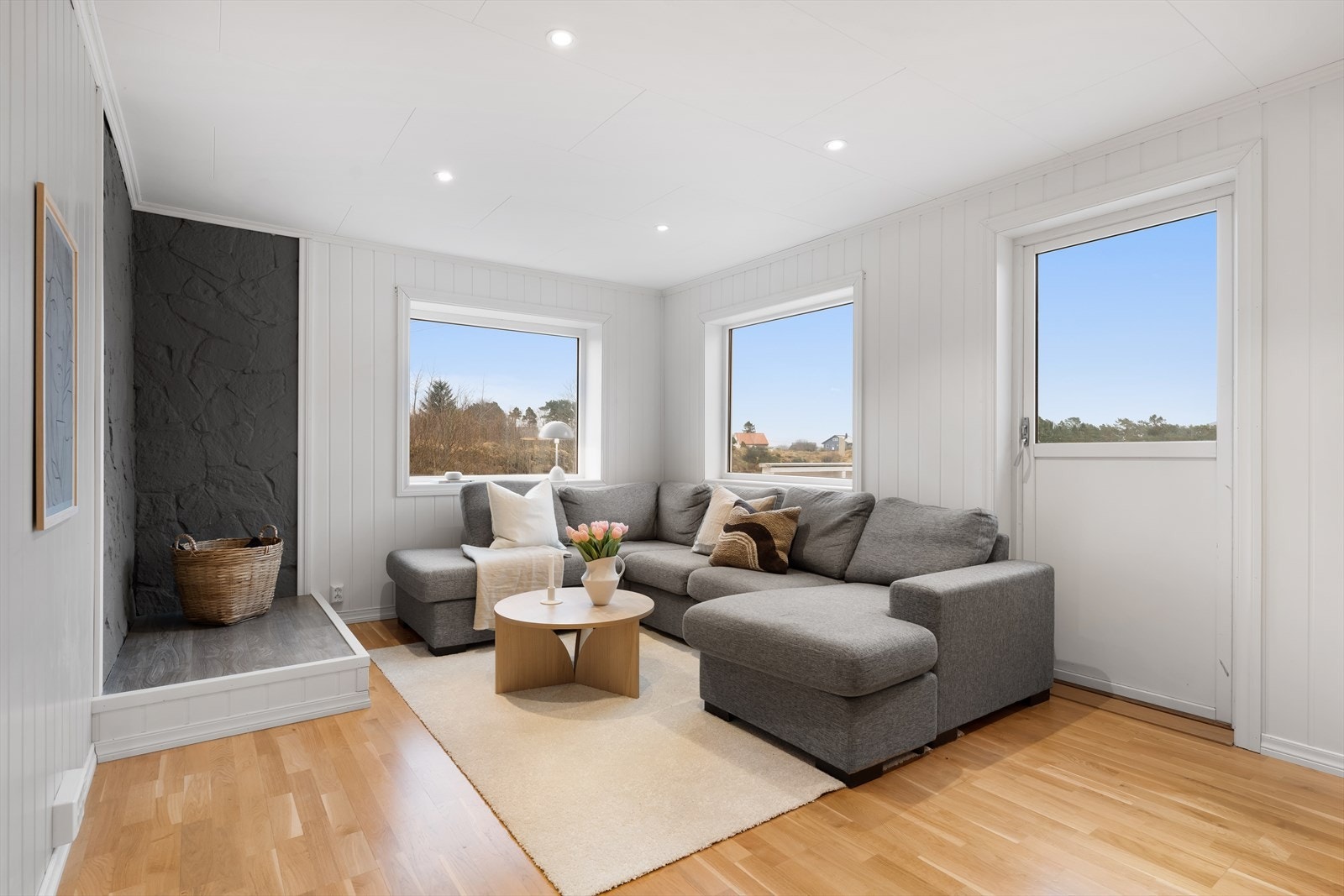 Enkel adkomst til uteområde direkte fra stue Galleribilde