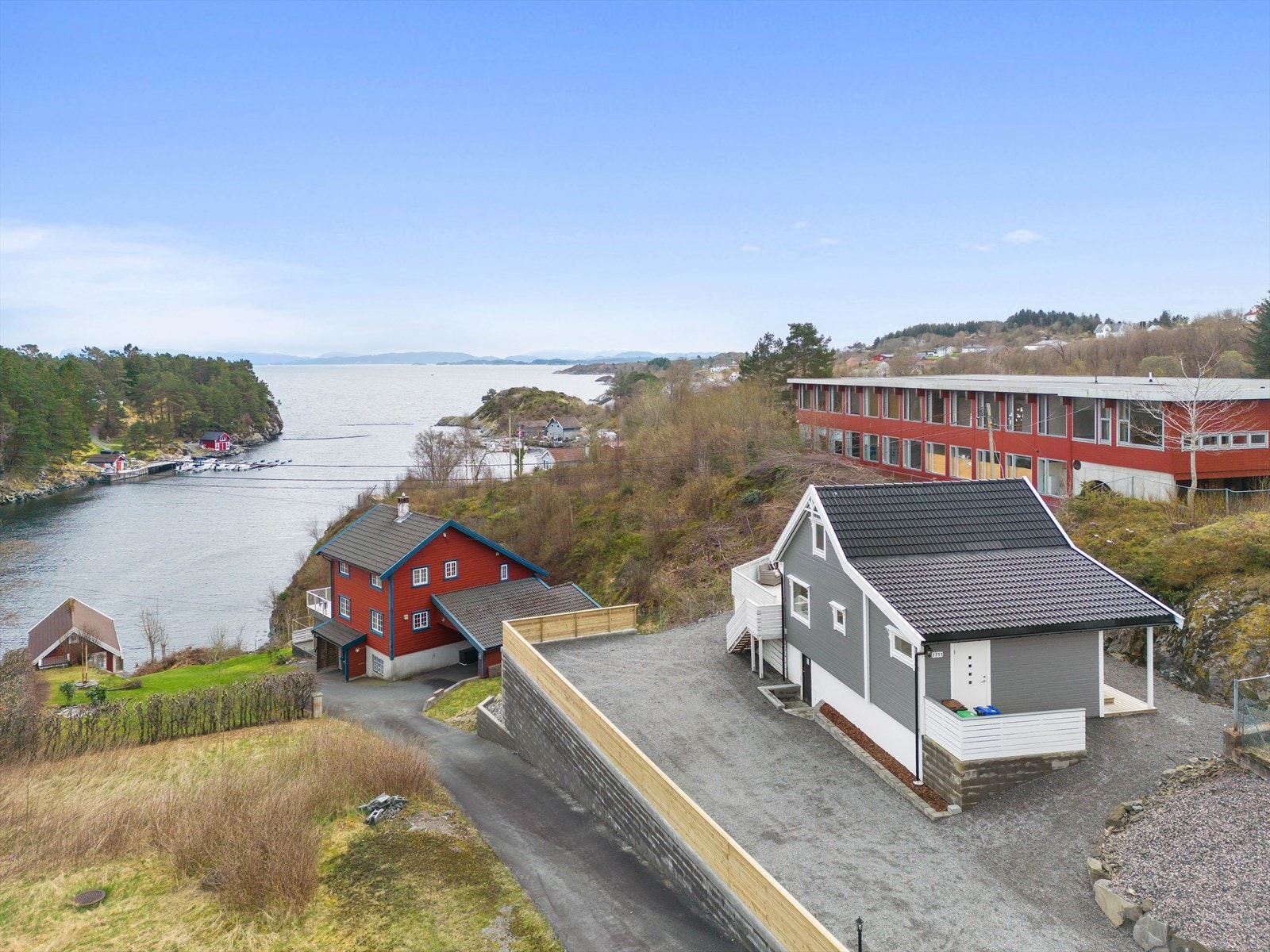 Sjarmerende og koselig enebolig med landlig og sjønær beliggenhet Galleribilde