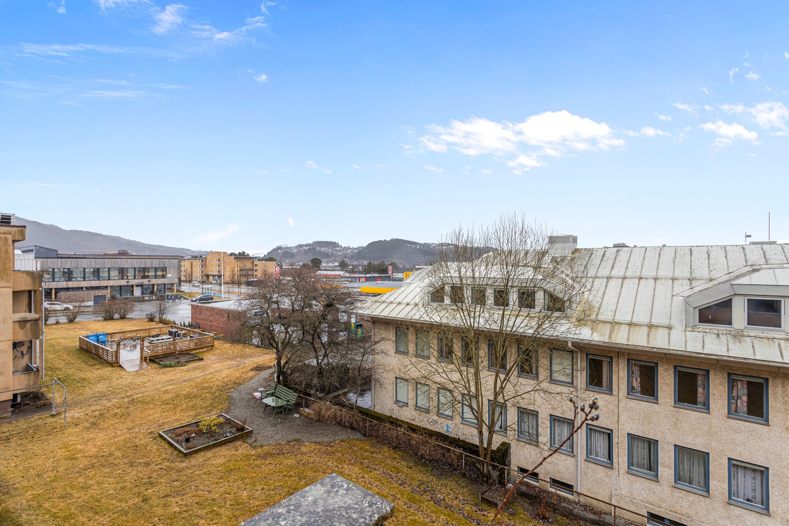 Utsikt over byen! Galleribilde