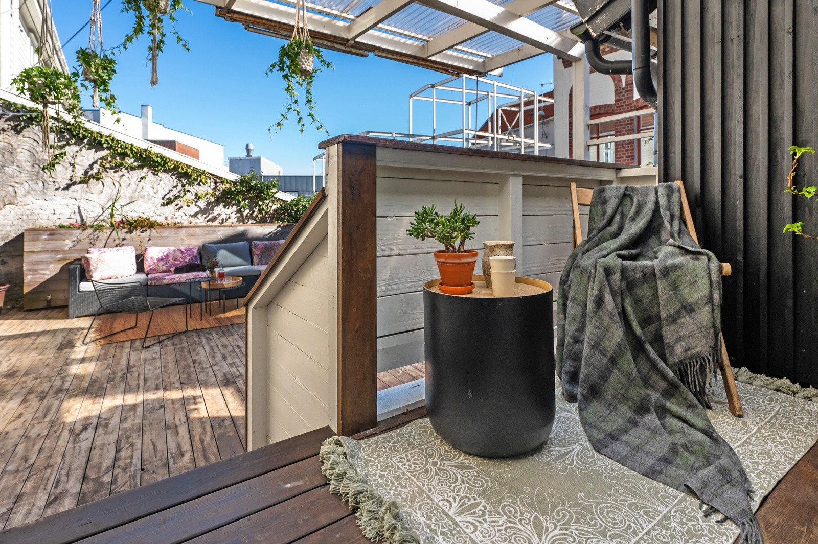 Videre tilkomst til kjekk uteplass. Galleribilde